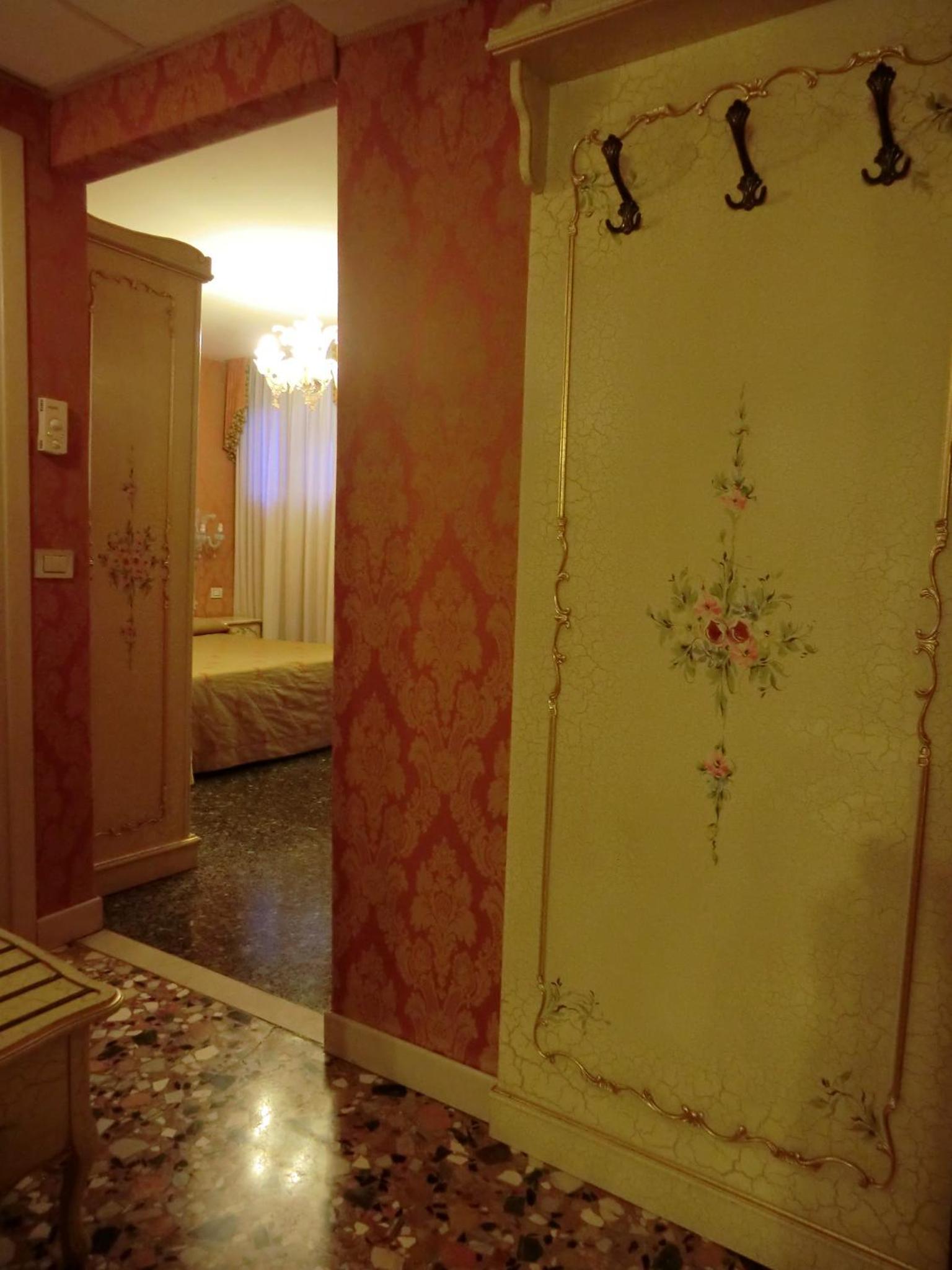 Double or Twin Room photo 3