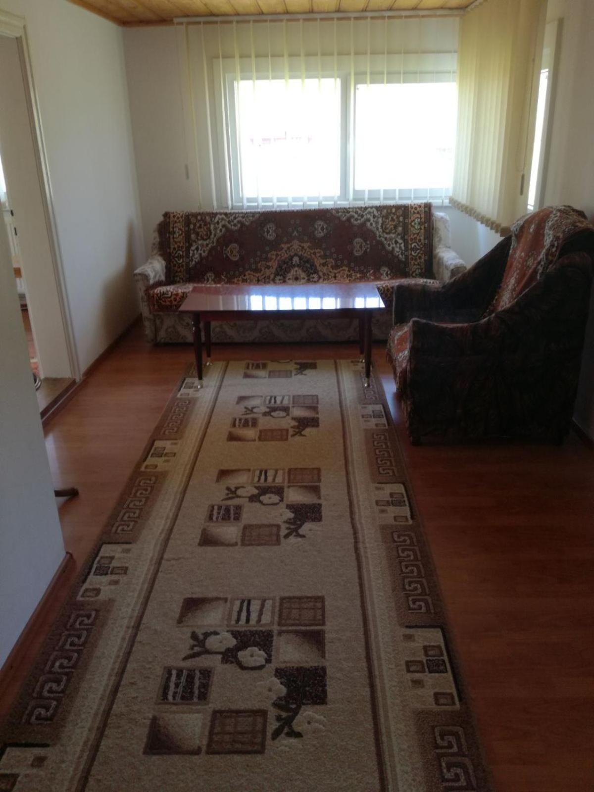 Six-Bedroom House - Photo 1