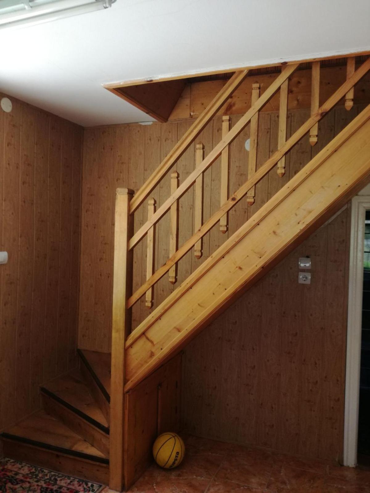 Six-Bedroom House - Photo 9