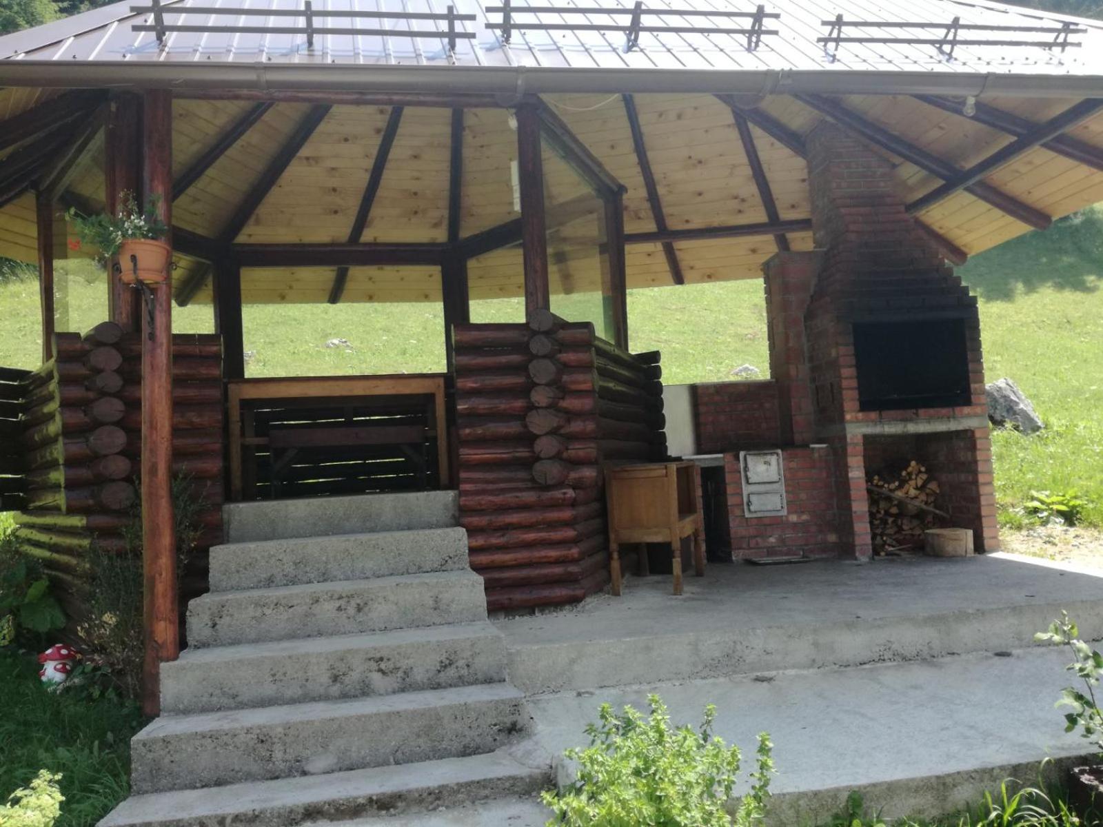 Six-Bedroom House - Photo 15