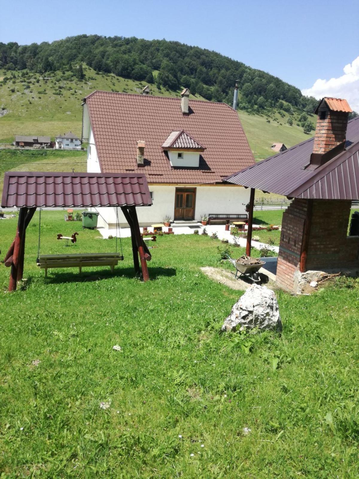 Six-Bedroom House - Photo 18