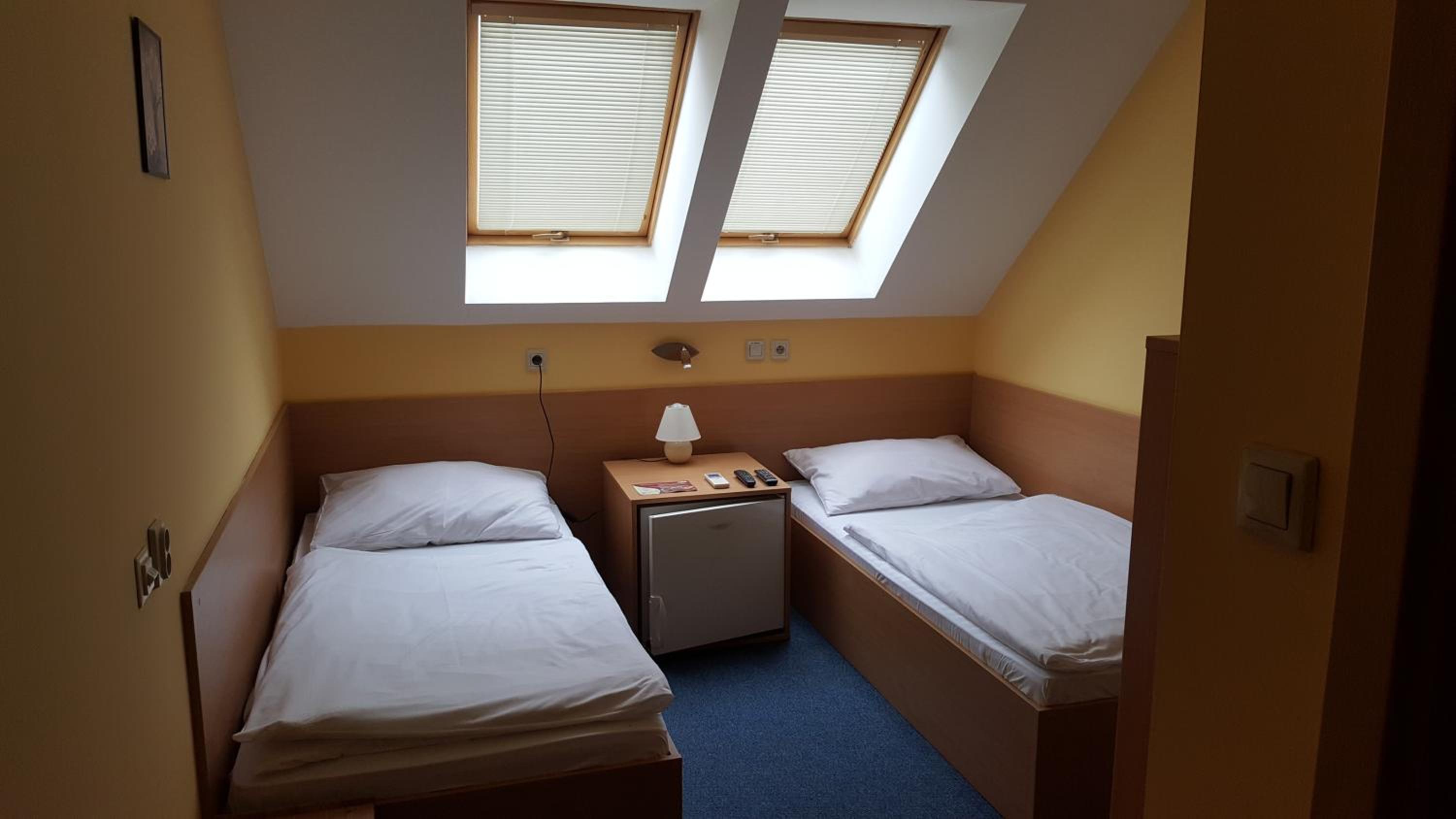Standard Twin Room - Photo 1
