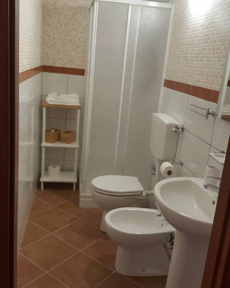 Large Double Room - Photo 8