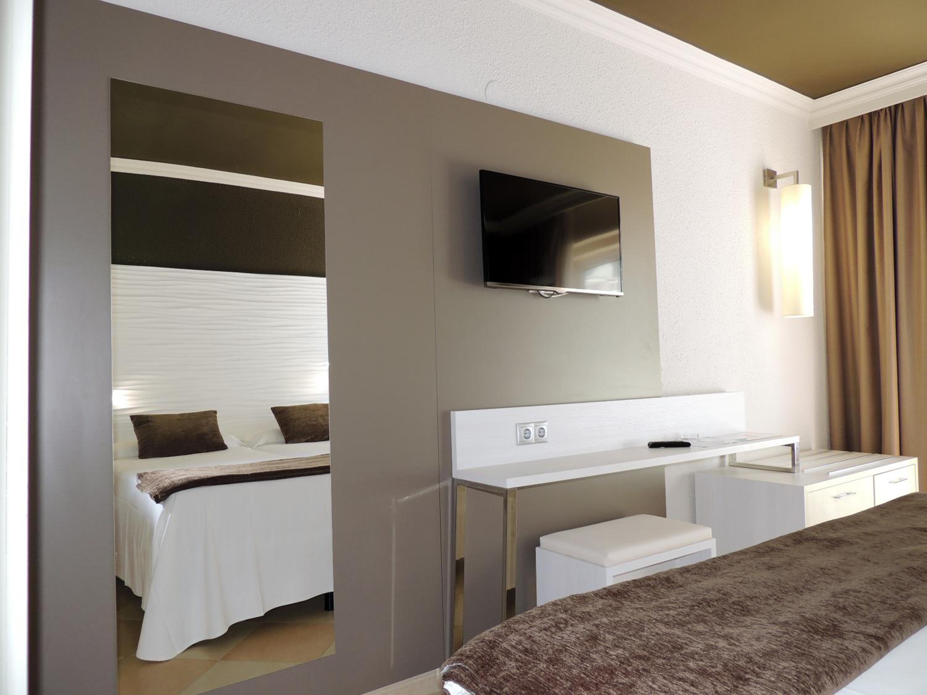 Double or Twin Room - Photo 15