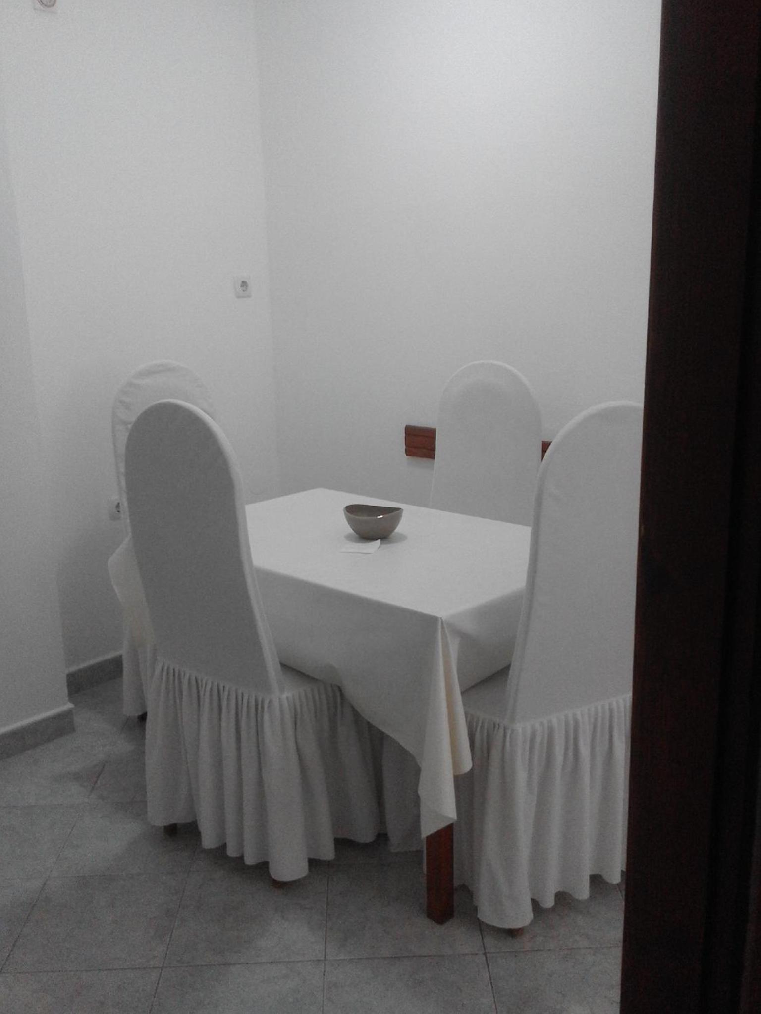 One-Bedroom Apartment - Photo 4