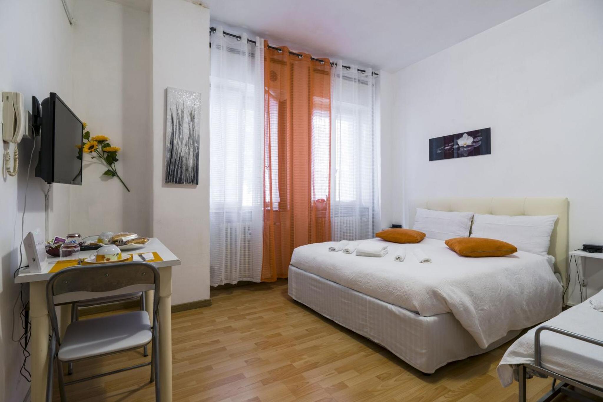 Large Double Room photo 1