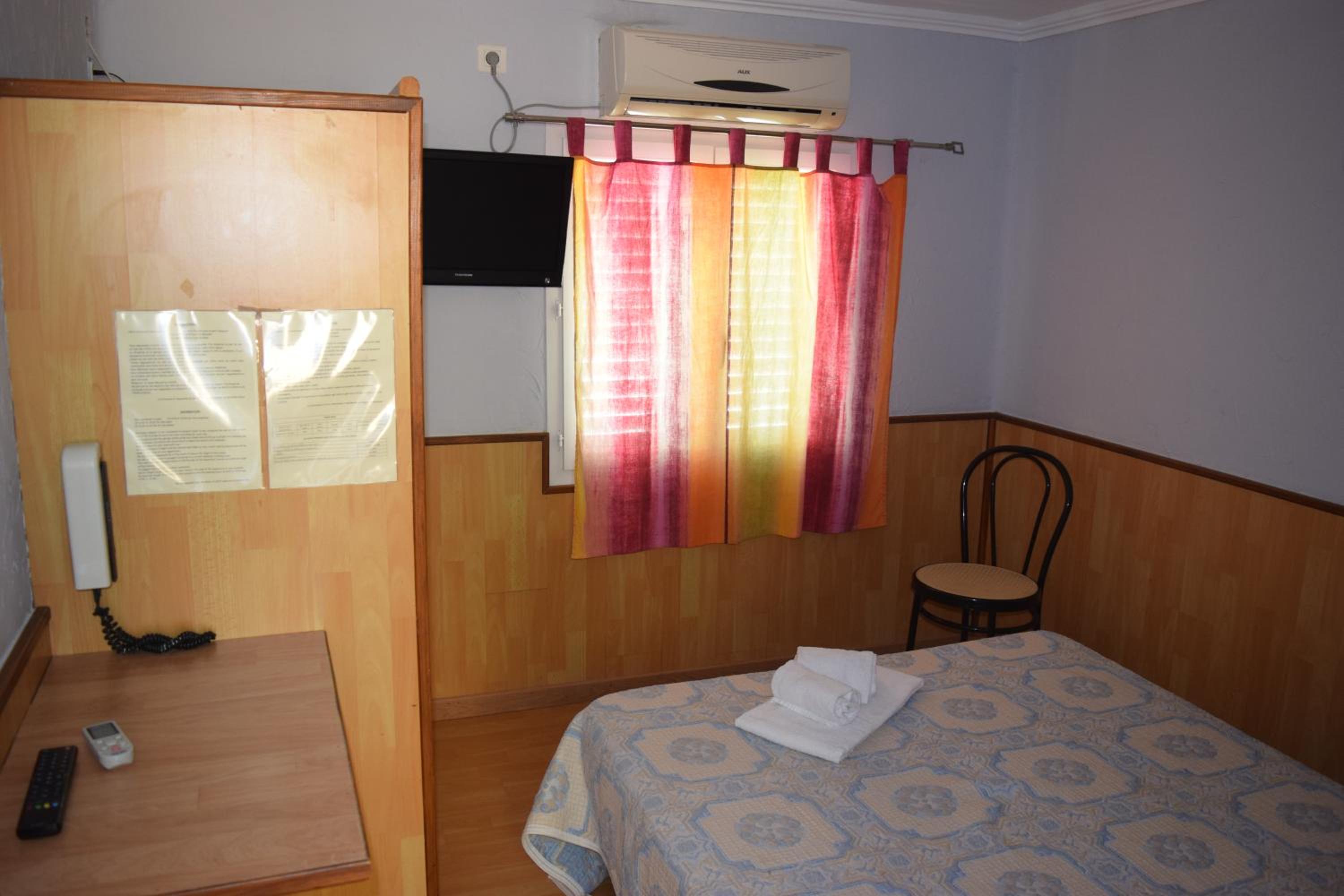 Standard Double Room with Sea View - Photo 4
