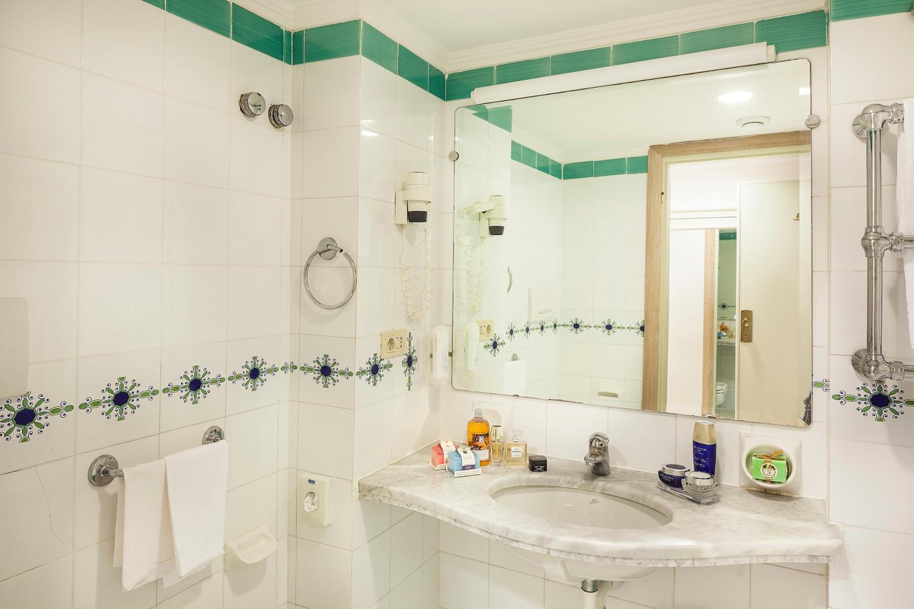 Classic Double Room - Photo 4