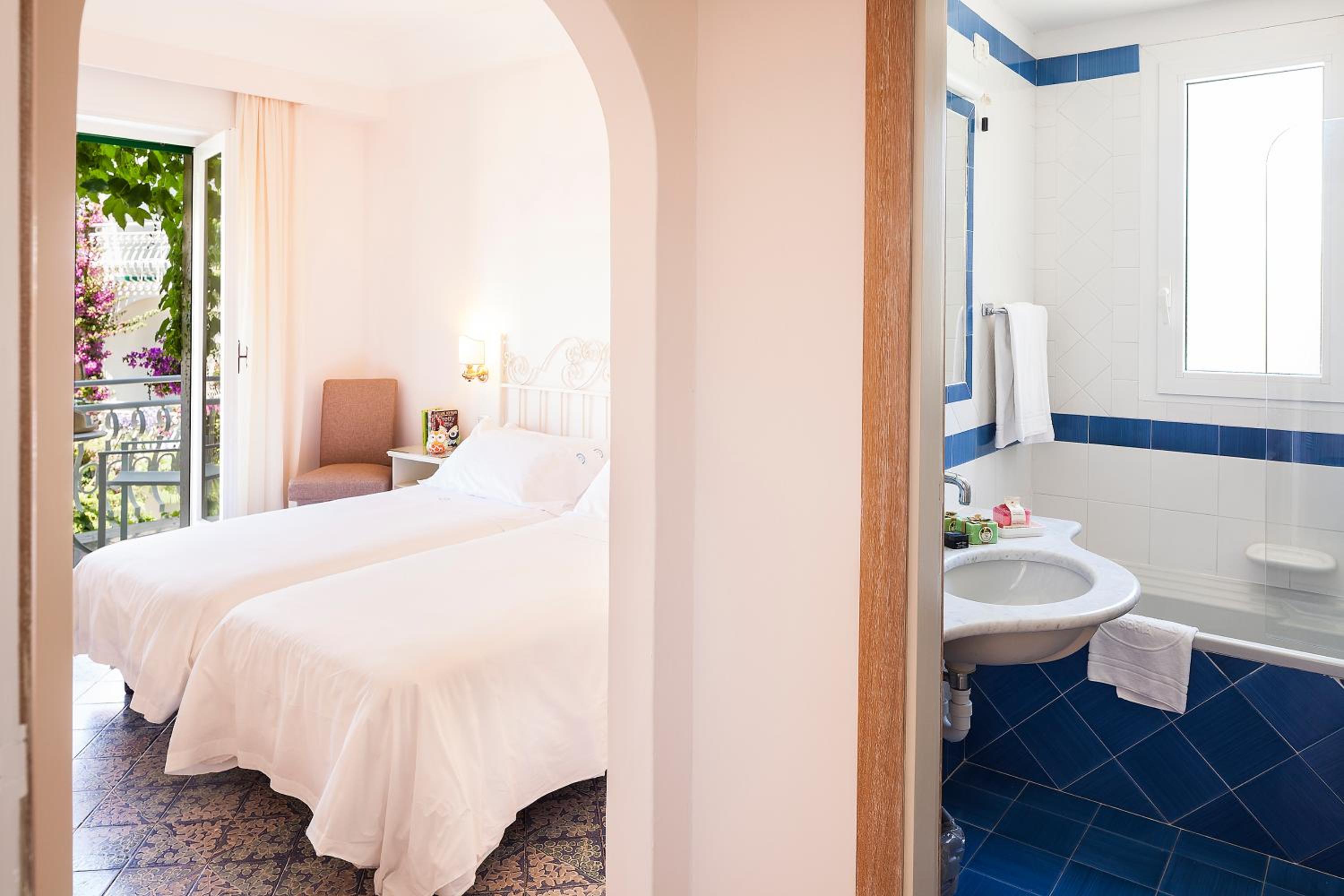Classic Double Room - Photo 2