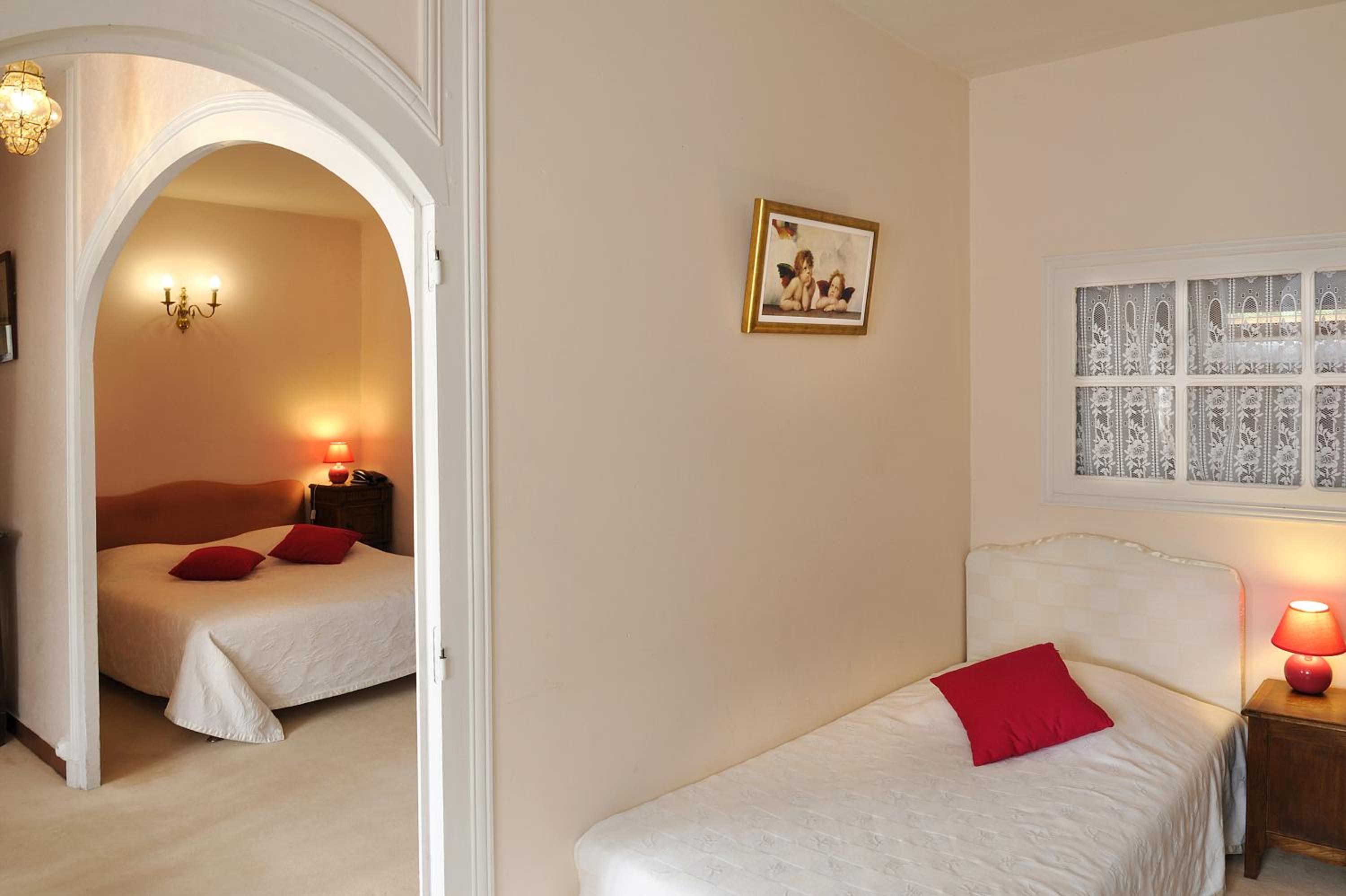 Standard Family Room - Photo 2