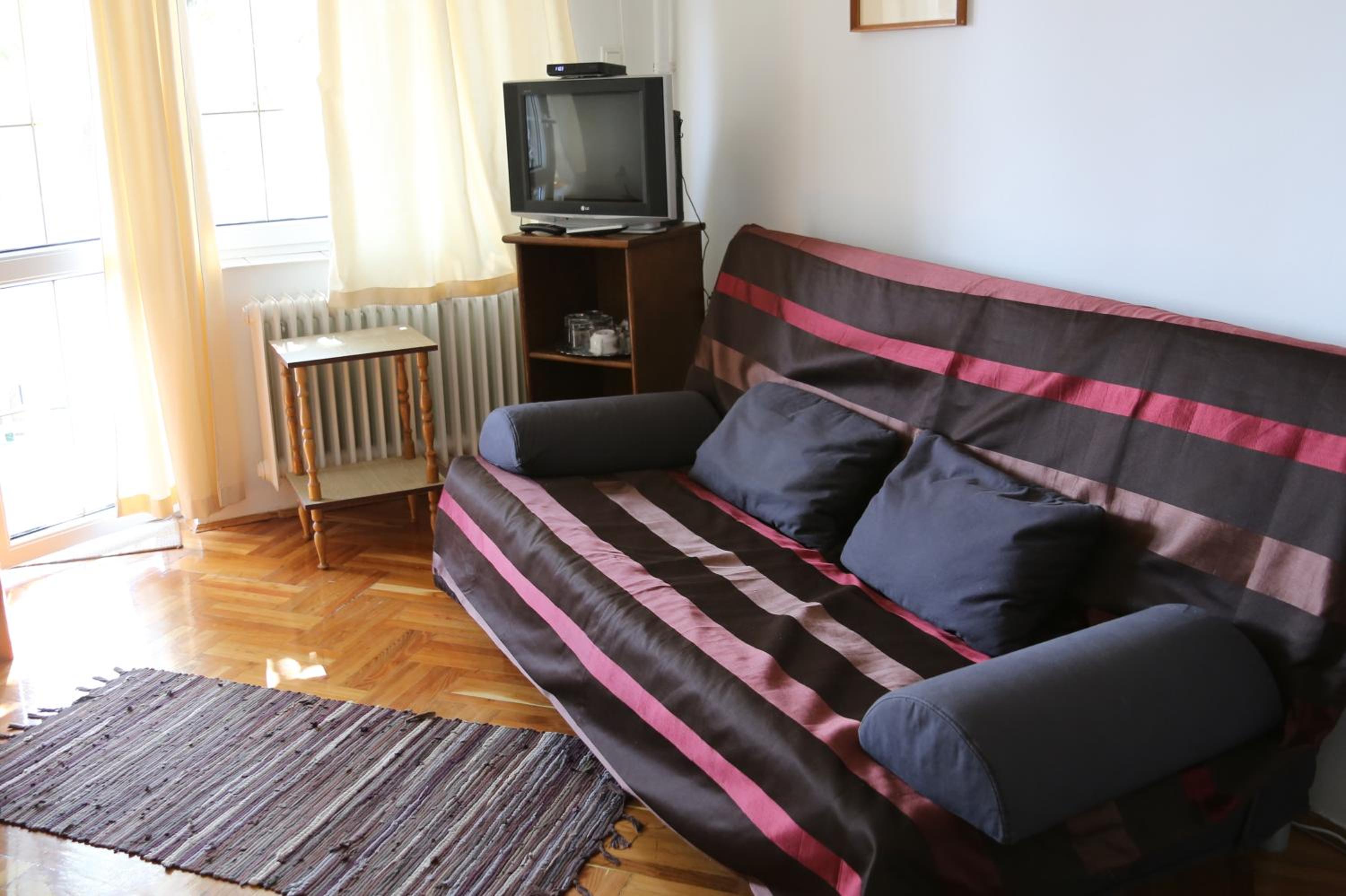 Double Room with Private Bathroom - Photo 5