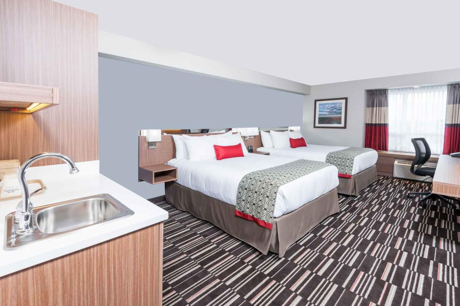 Deluxe Business Queen Room - Non-Smoking photo 3