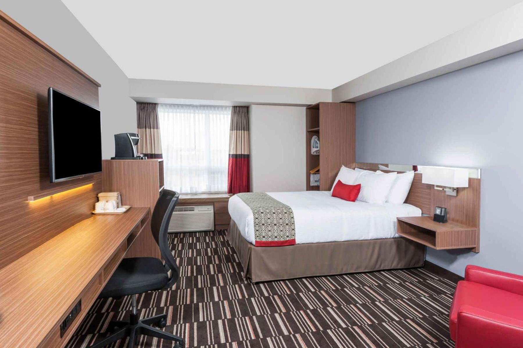 Deluxe Queen Room - Non-Smoking photo 3