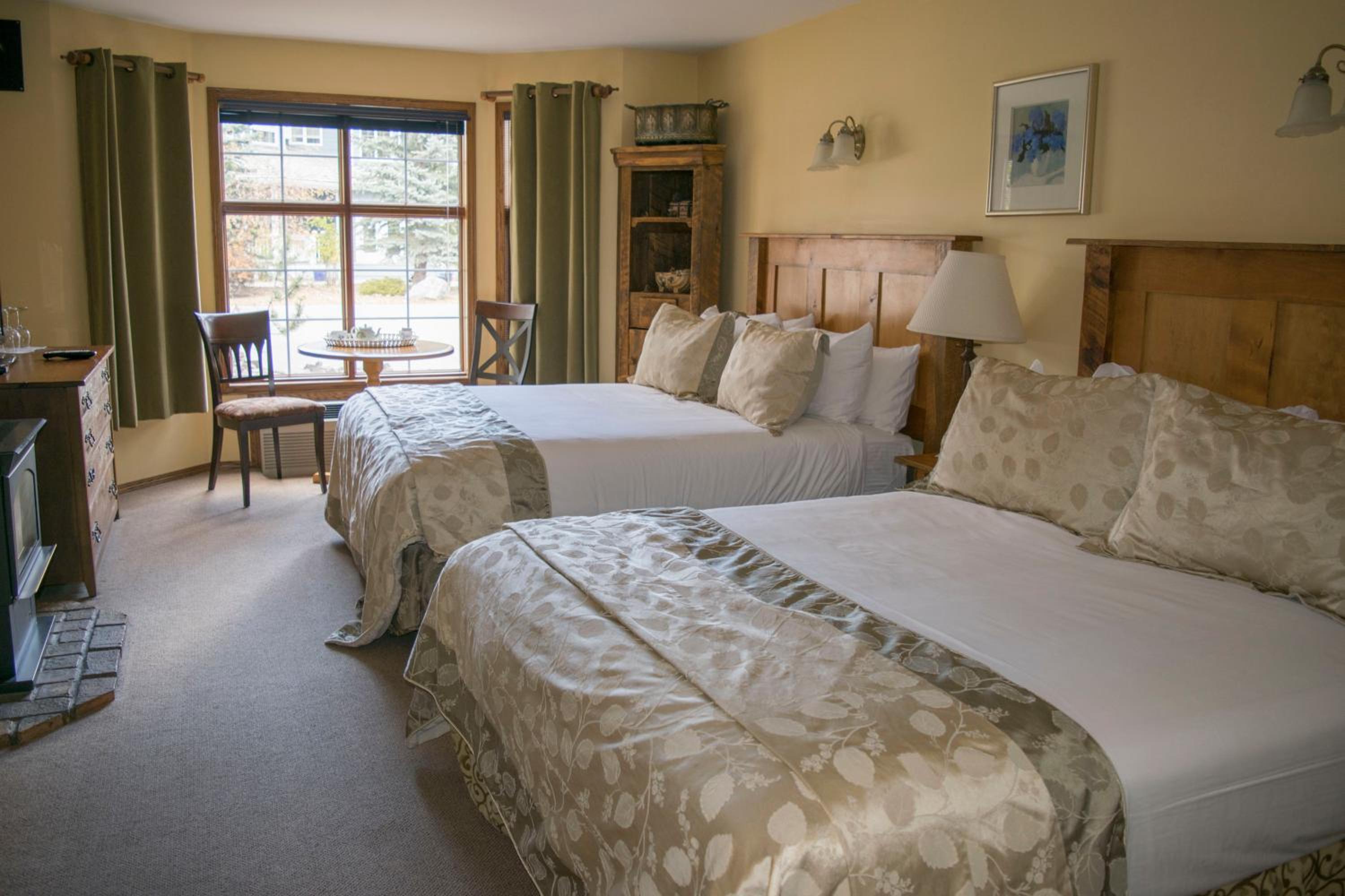 Queen Suite with Sofa Bed photo 1