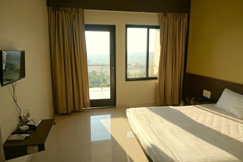 Deluxe Double Room - Photo 23