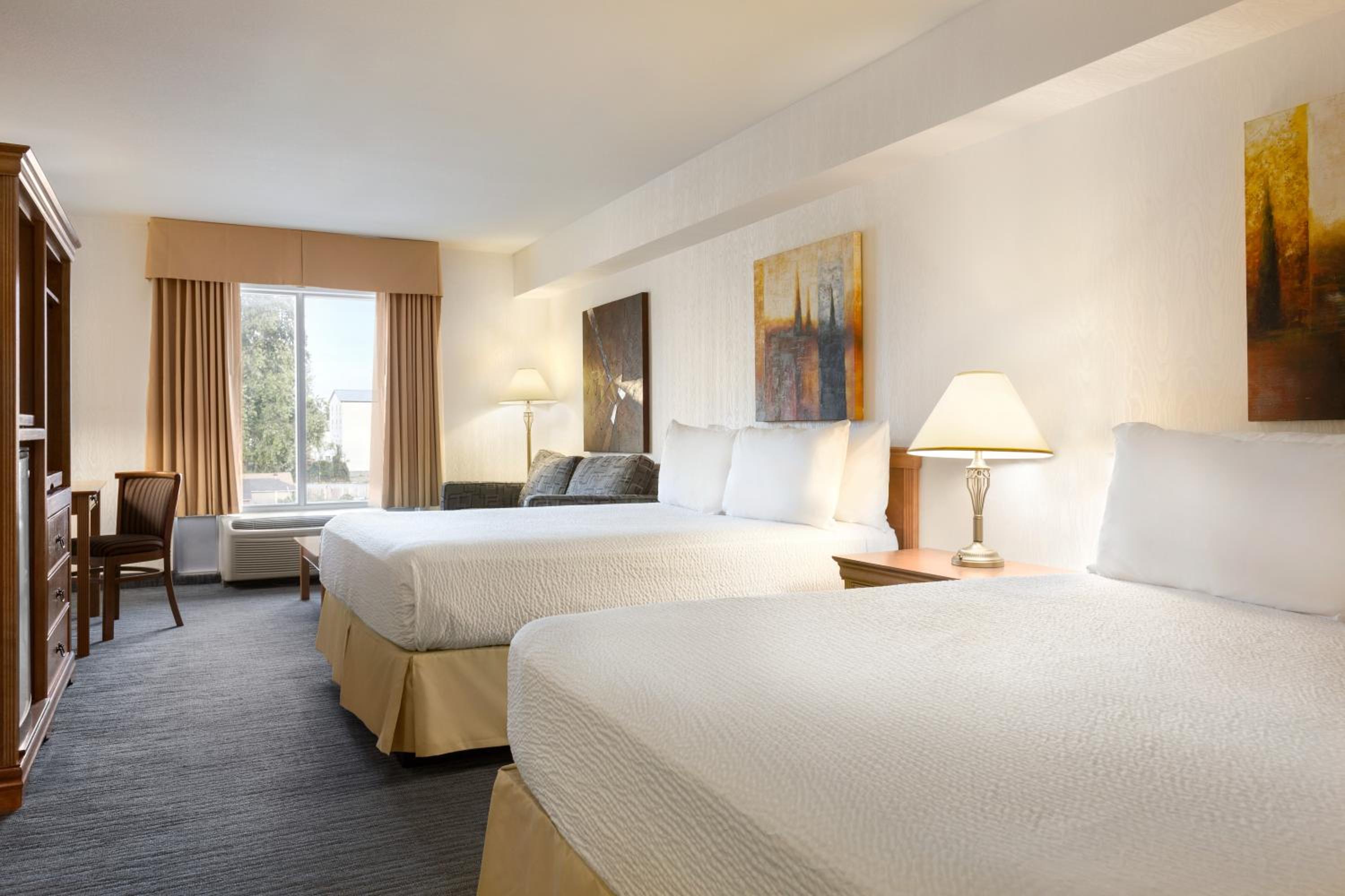 Suite with Two Queen Beds photo 1