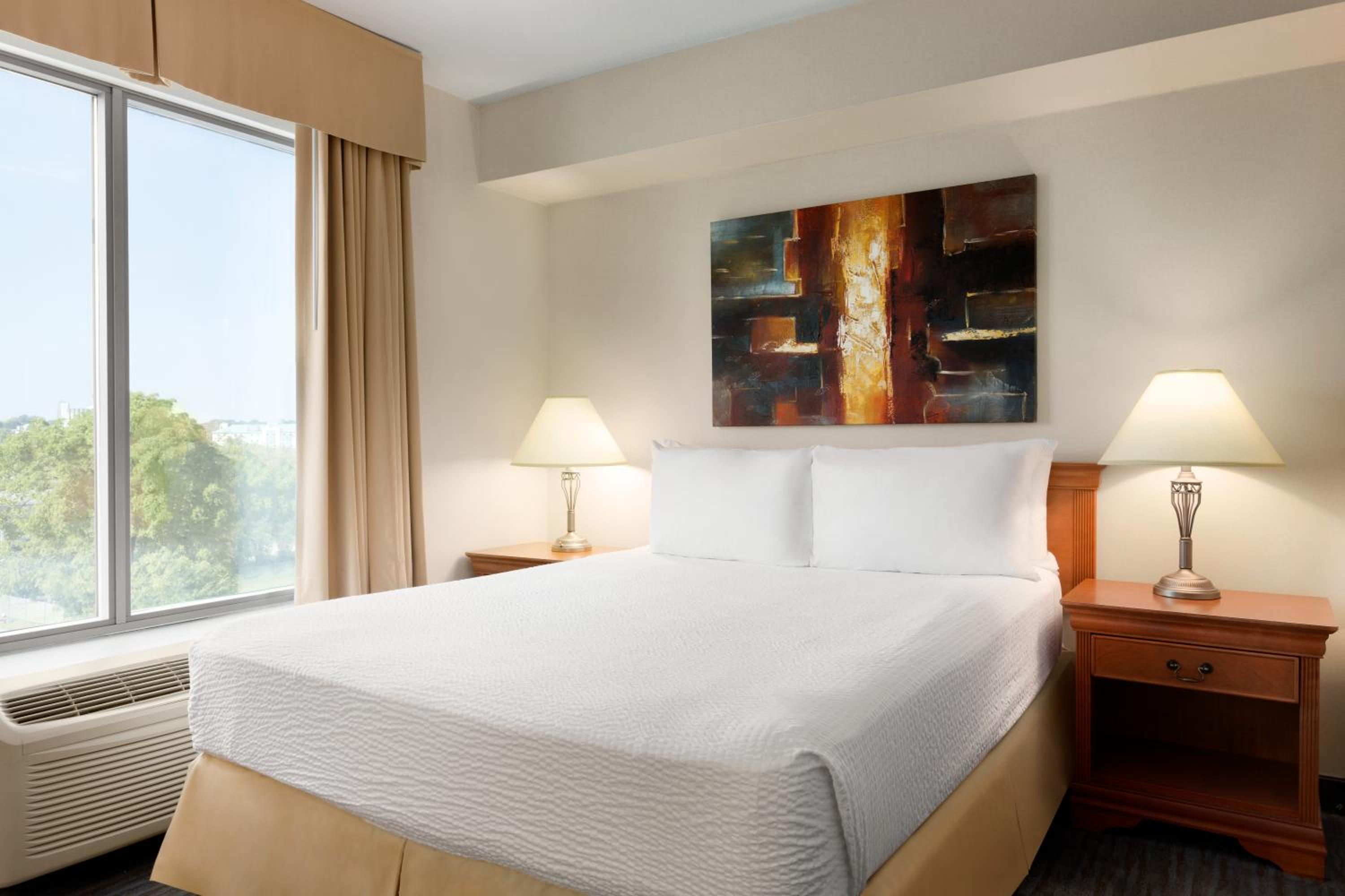 Deluxe King Room - Disability Access photo 1