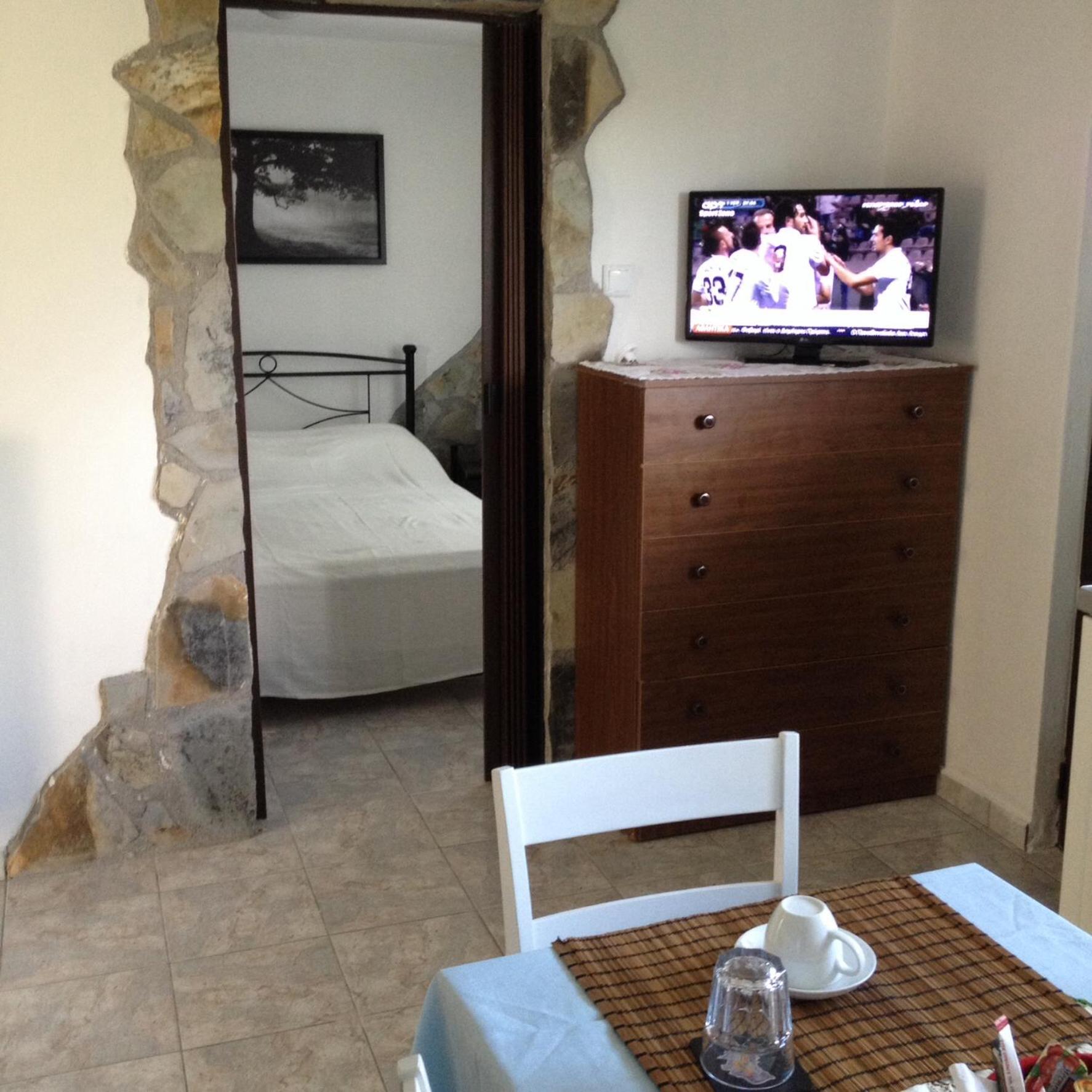 Studio Apartment - Photo 19