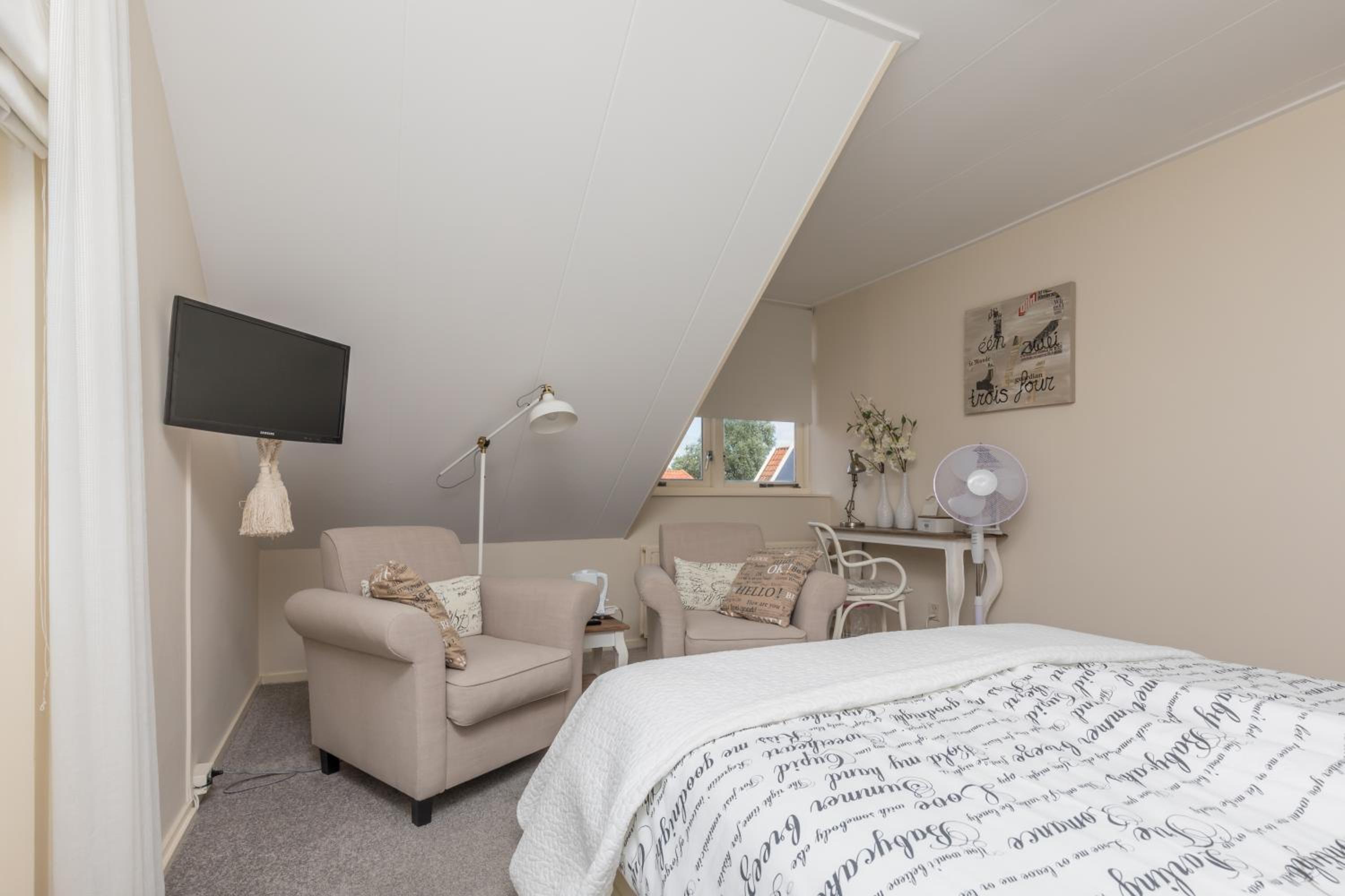 Double Room with Garden View - Photo 11