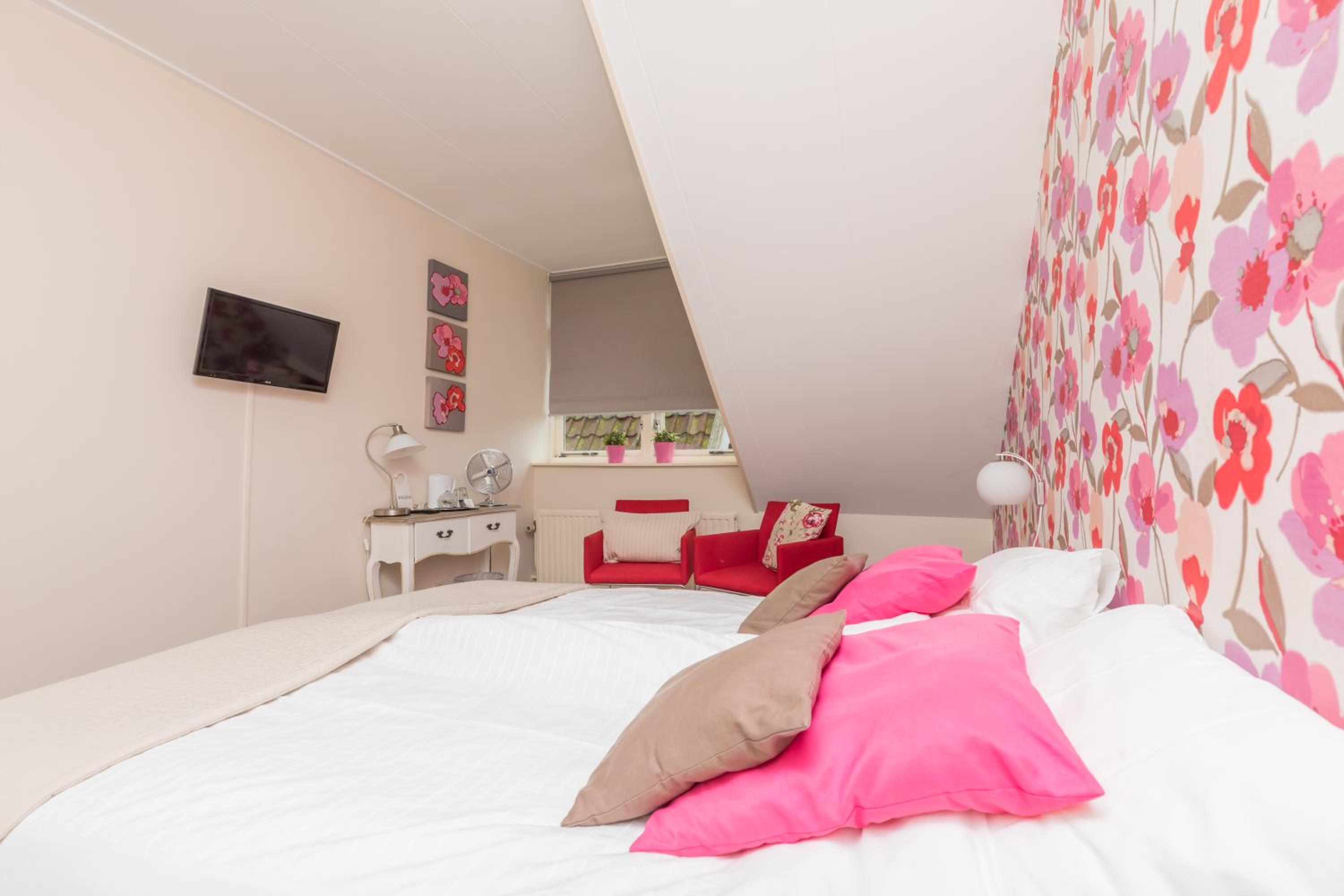 Standard Double Room - Photo 2