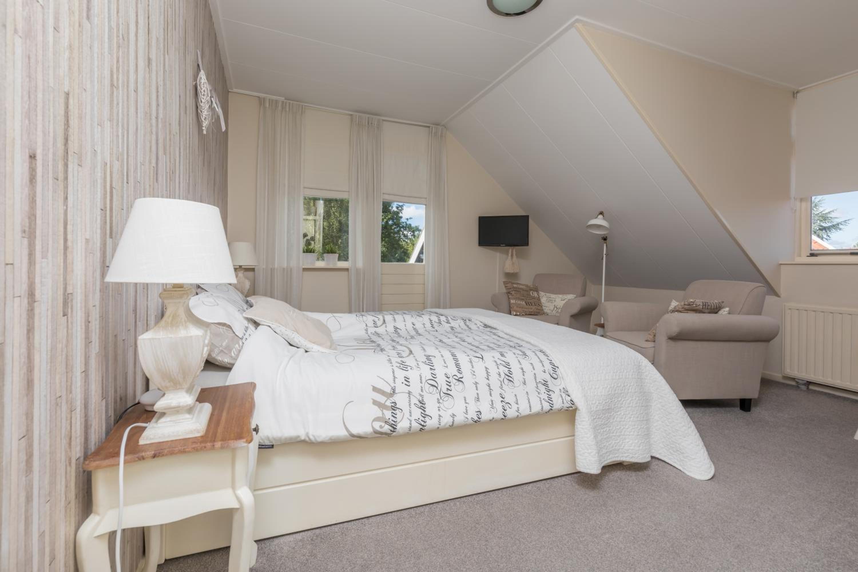 Double Room with Garden View - Photo 12