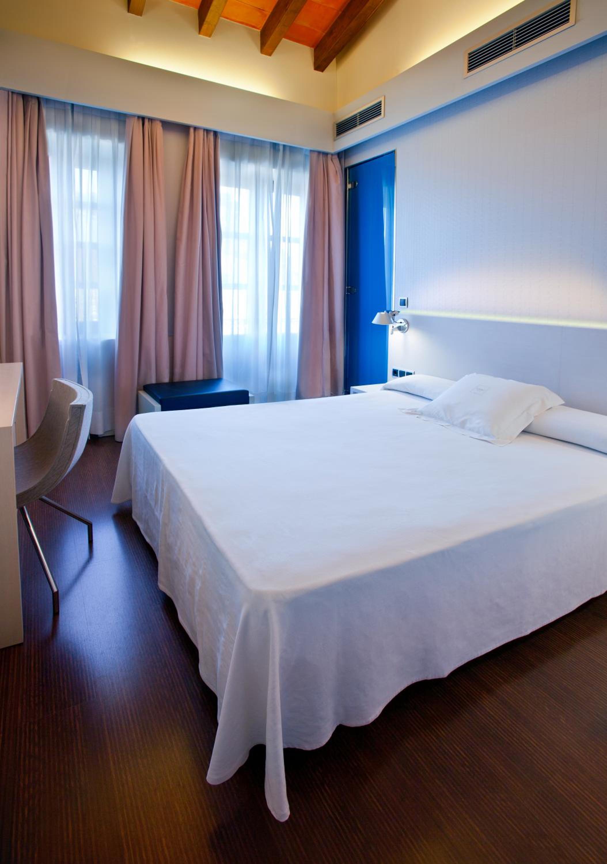 Standard Double Room - Photo 5