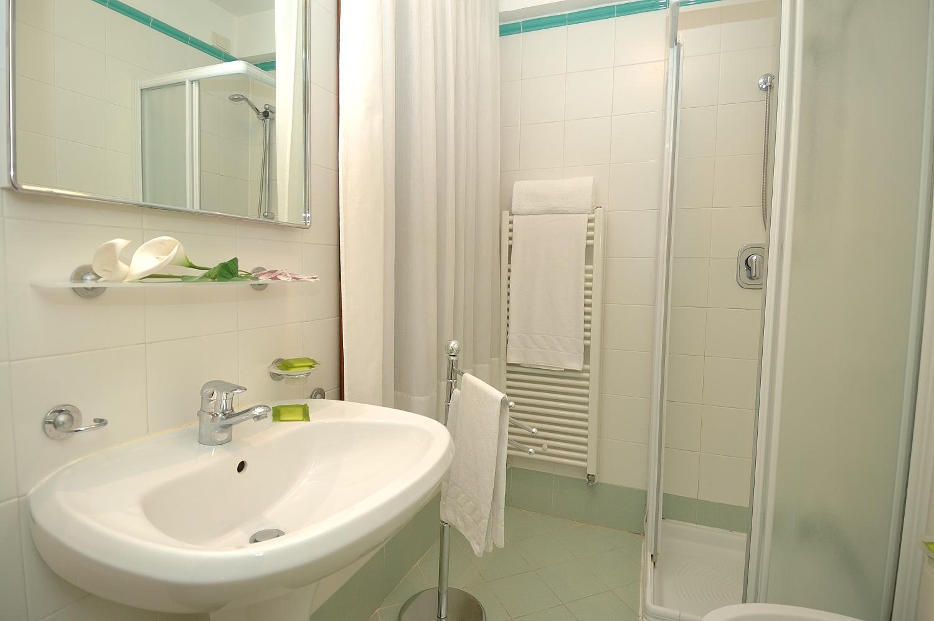 Standard Double or Twin Room photo 3