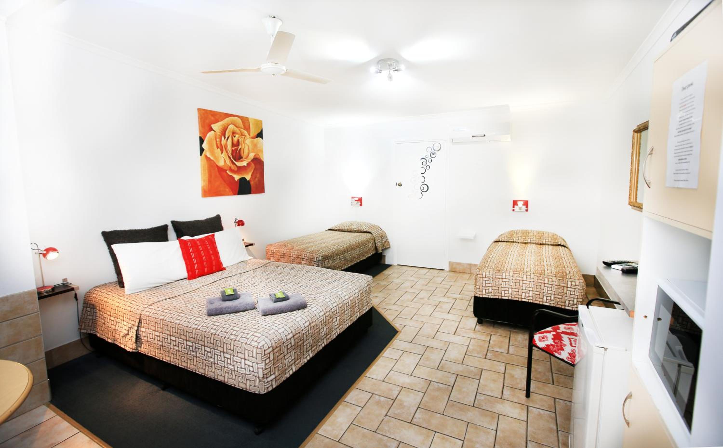 Deluxe Family Room photo 3