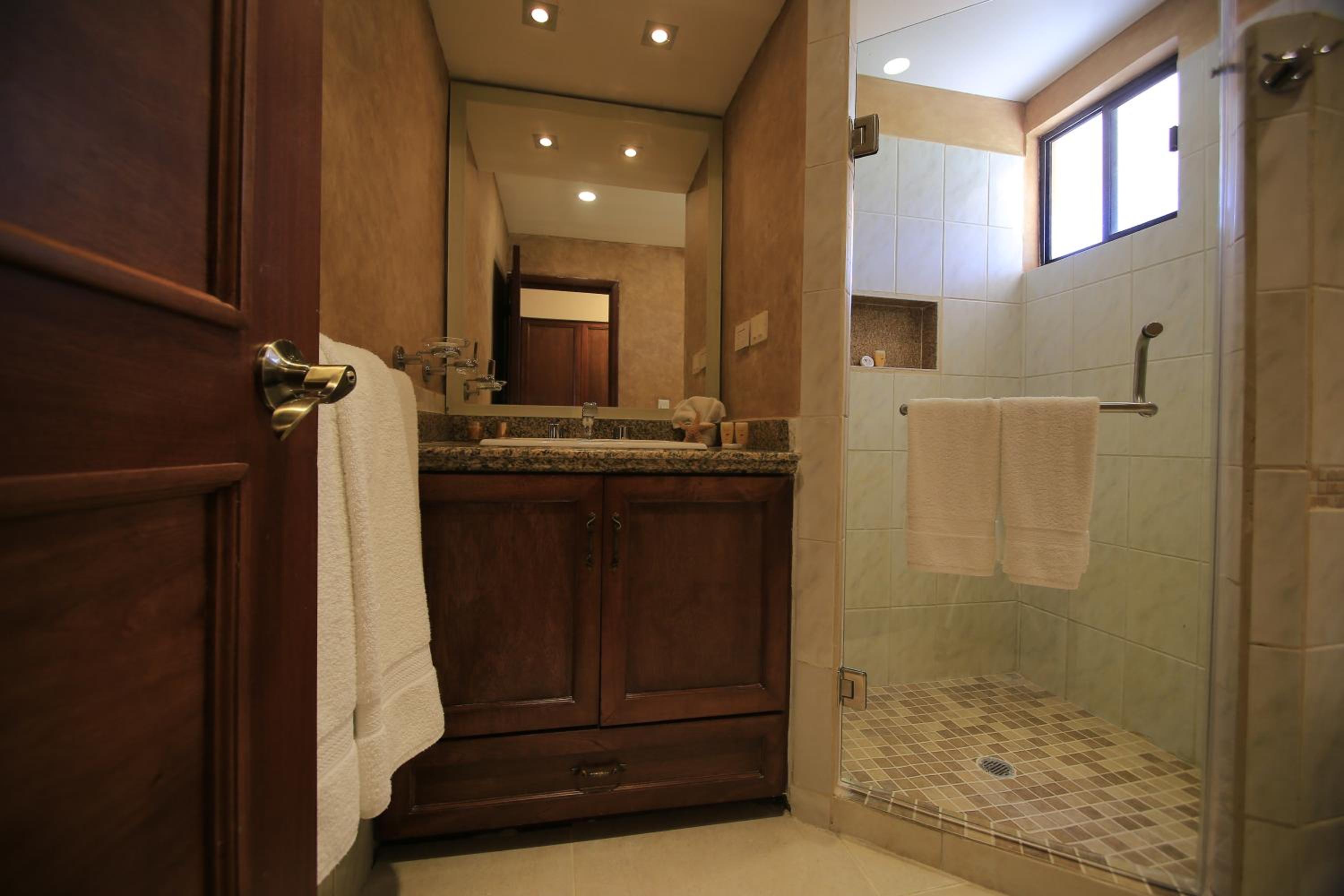 Double Room - Pool Side - Photo 9