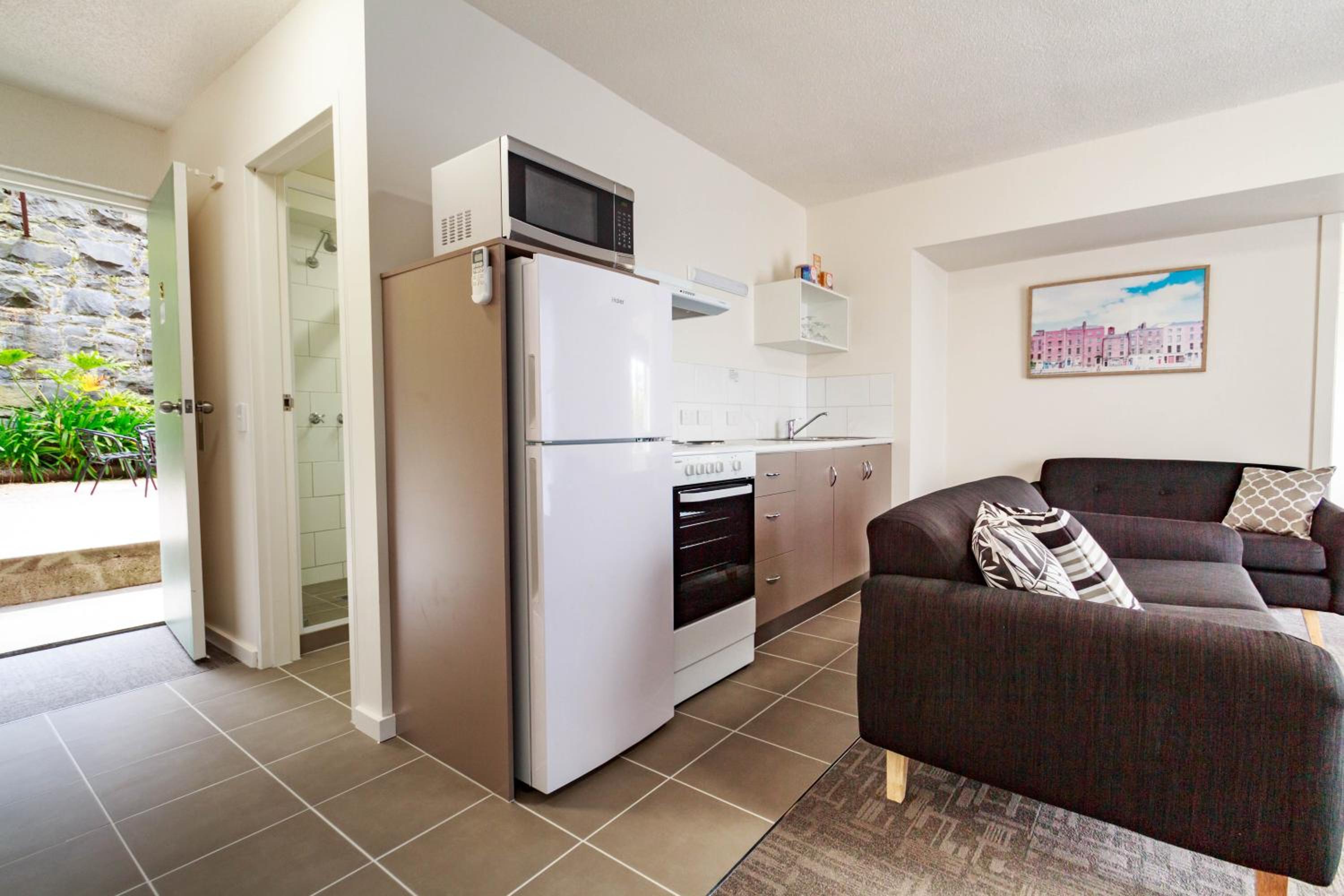 Three-Bedroom Apartment - Photo 4