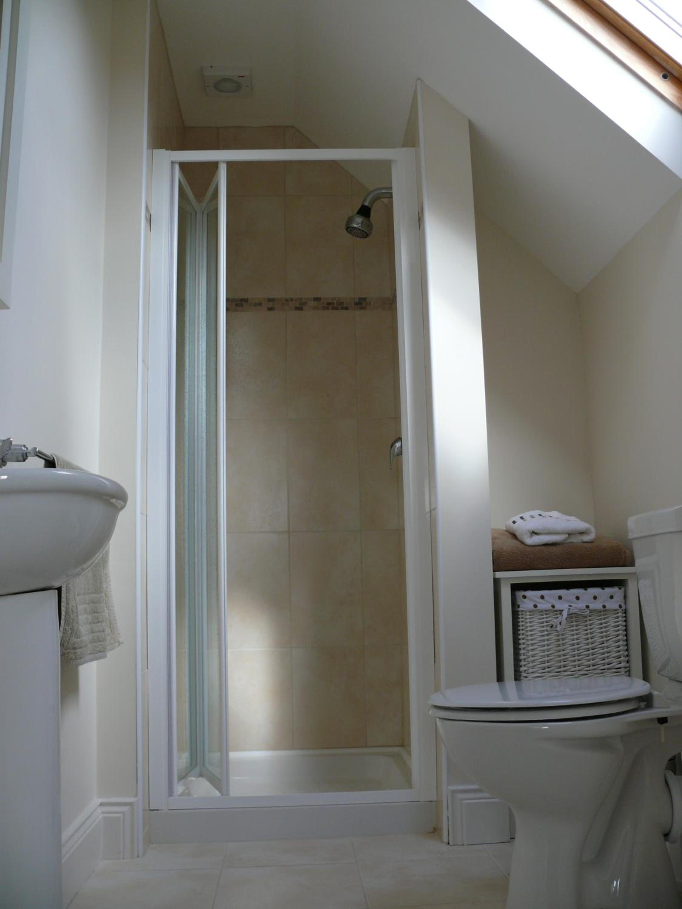 Double Room with Private Bathroom - Photo 2