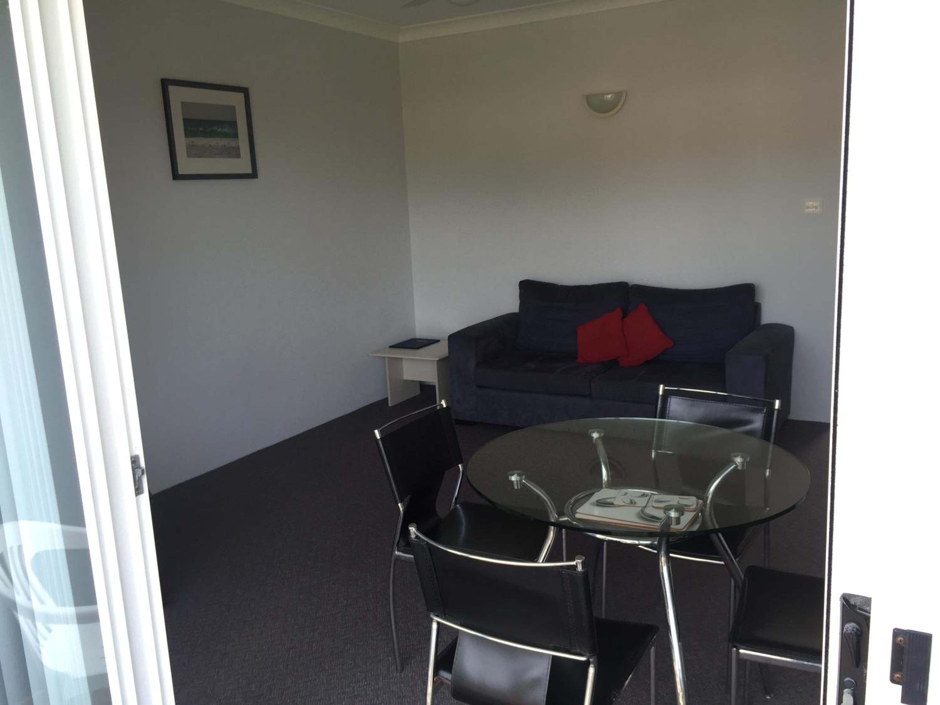 One-Bedroom Apartment with Sea View 6