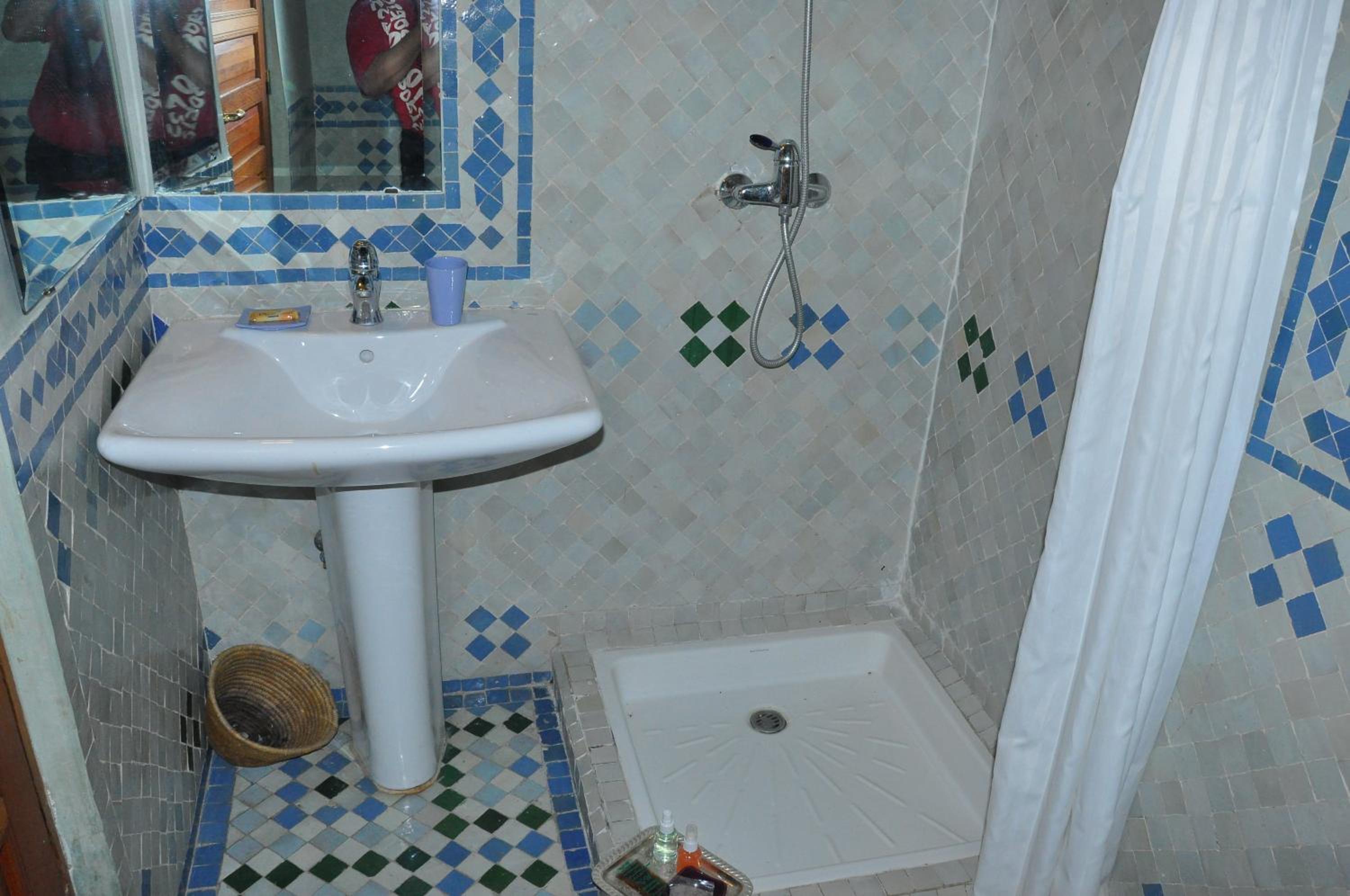 Triple Room with Private Bathroom - Photo 4