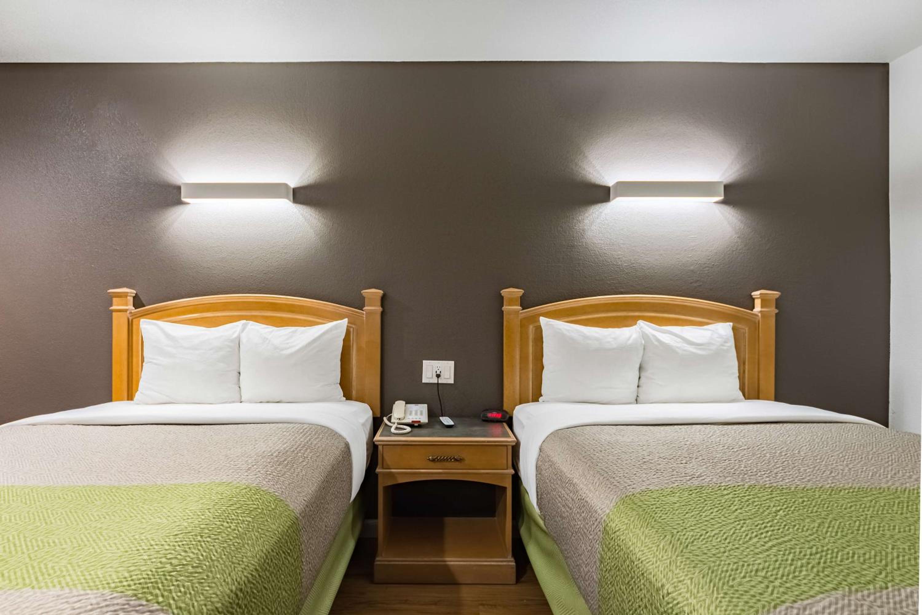 Quadruple Room - Disability Access - Non-Smoking photo 2