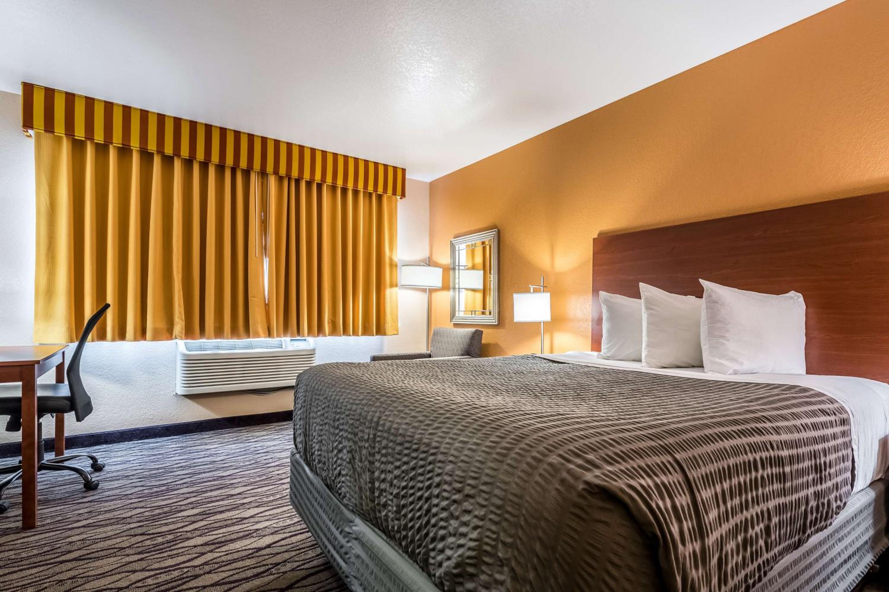 Standard Queen Room