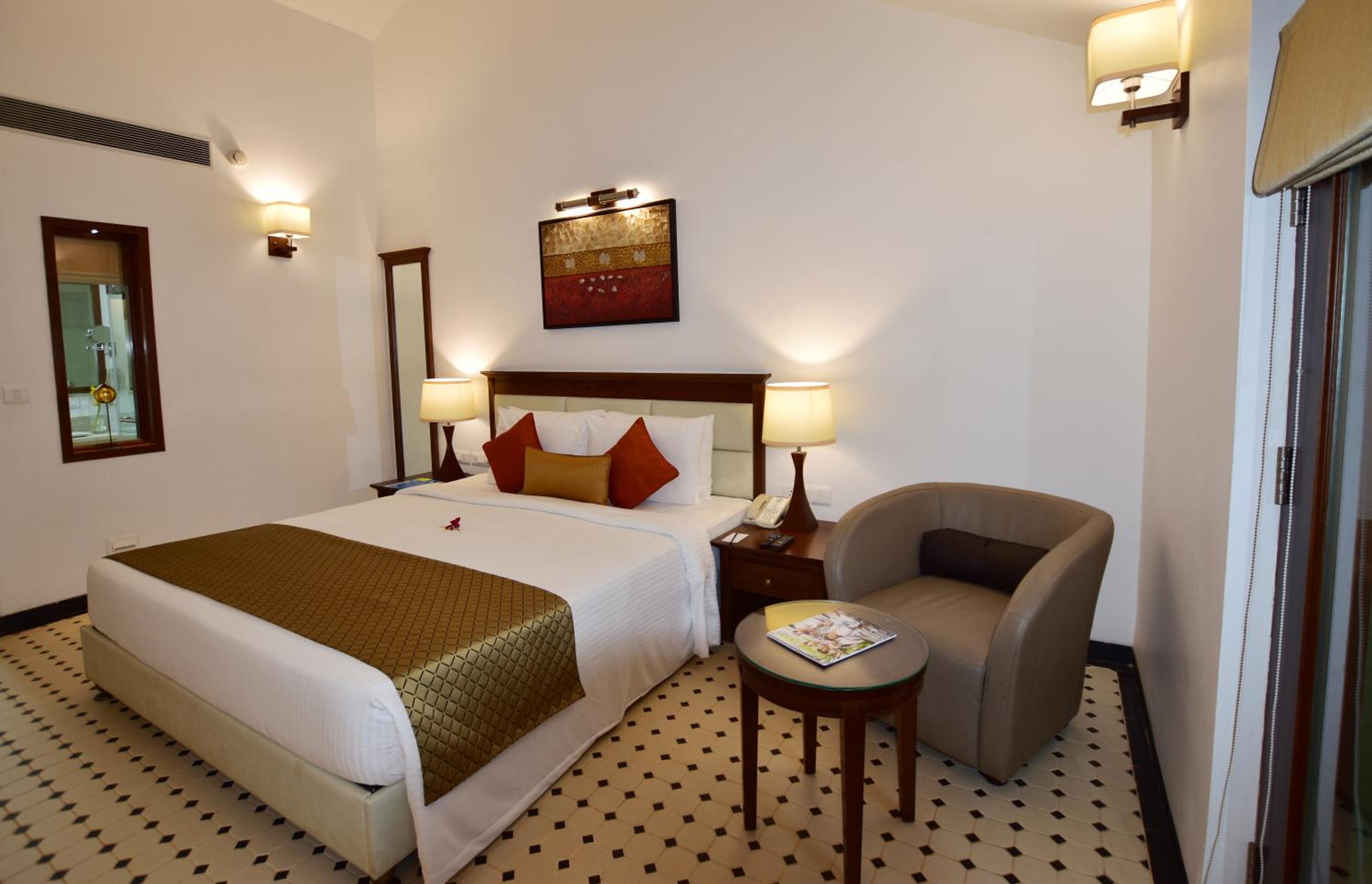 Executive King Room - - 4 pints of beer bucket per stay, 10% Discount on Food & Beverages, Laundry and SPA Executive King Room - - 4 pints of beer bucket per stay, 10% Discount on Food & Beverages, Laundry and SPA