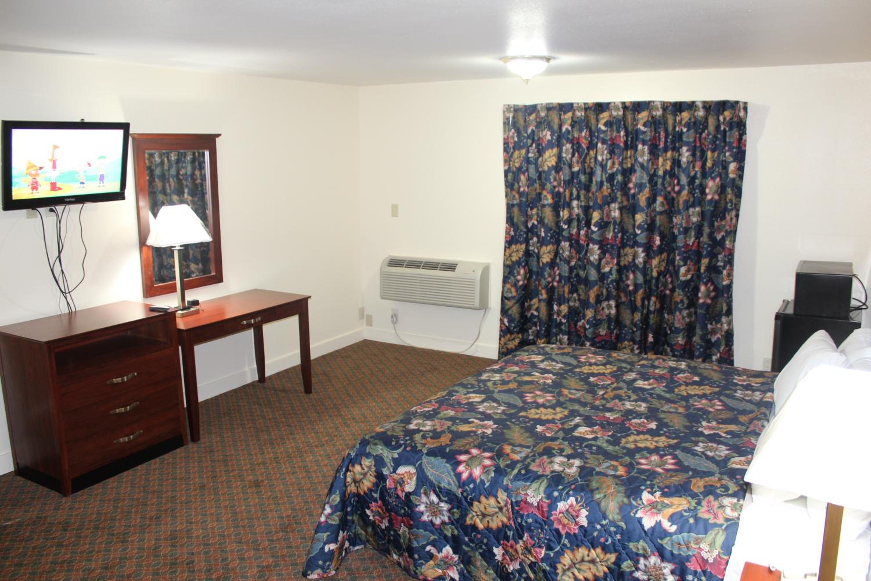 King Room - Non-Smoking - Photo 7