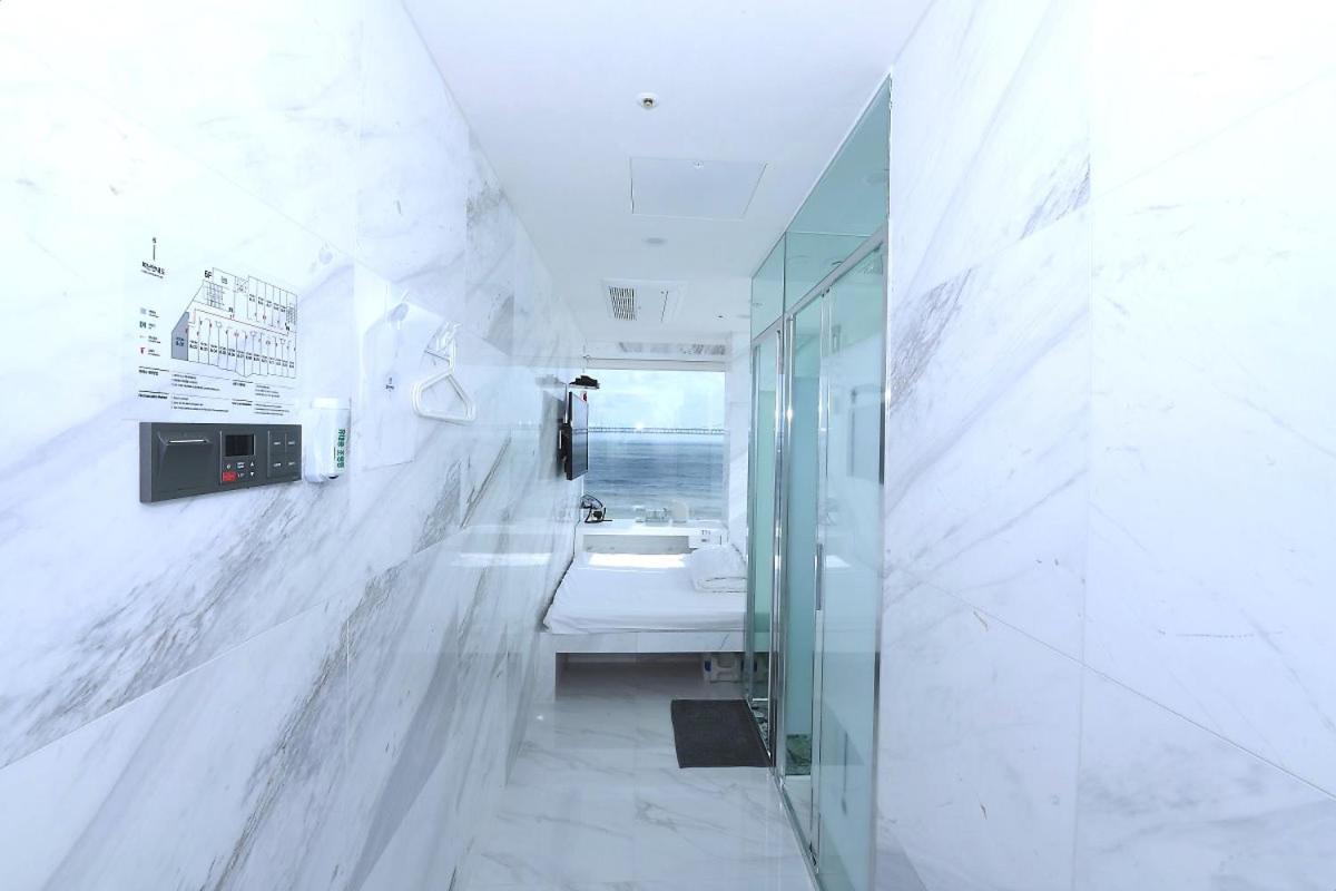 Romantic Sea View Room - Photo 8