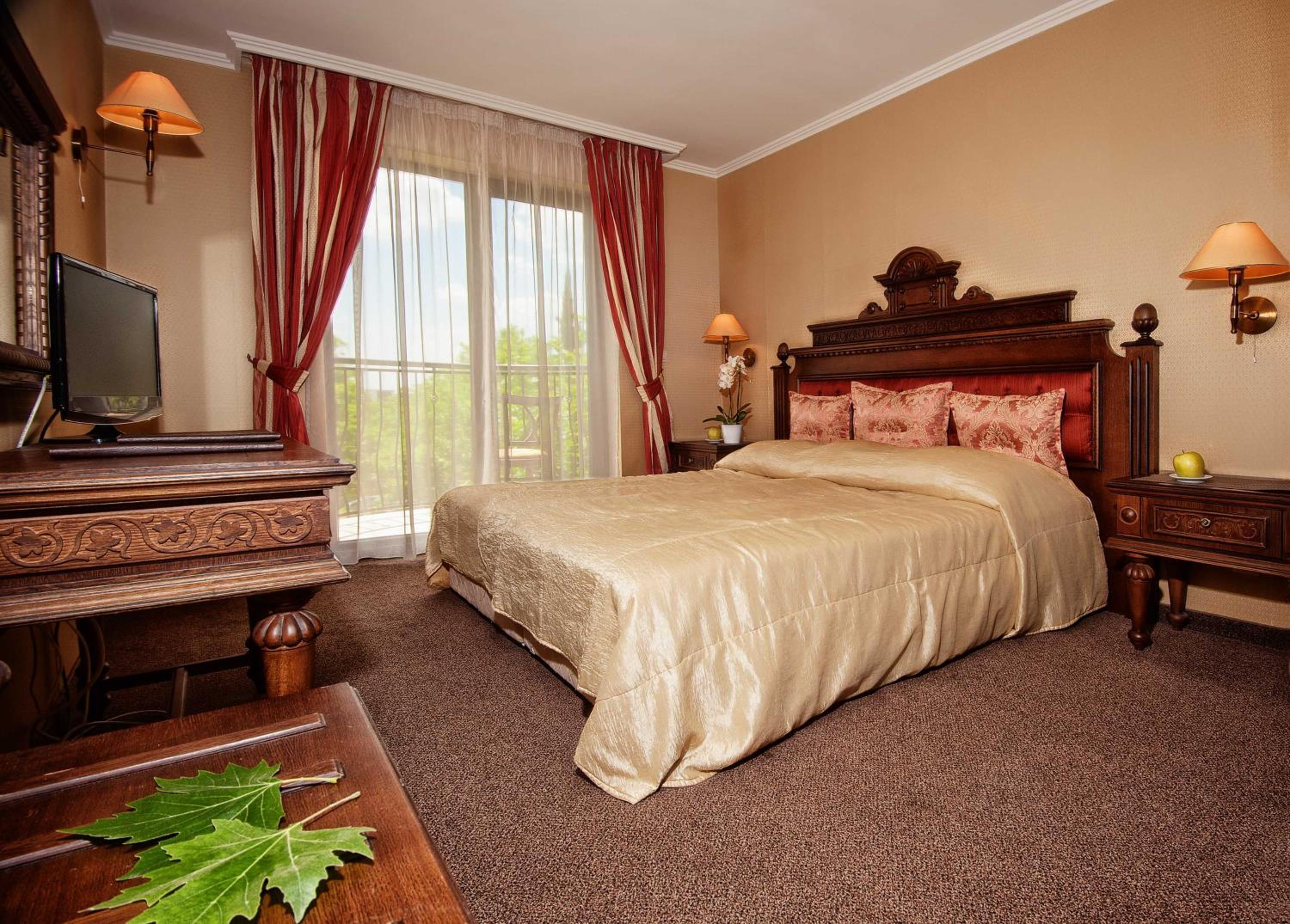 Deluxe Double Room with Balcony photo 2