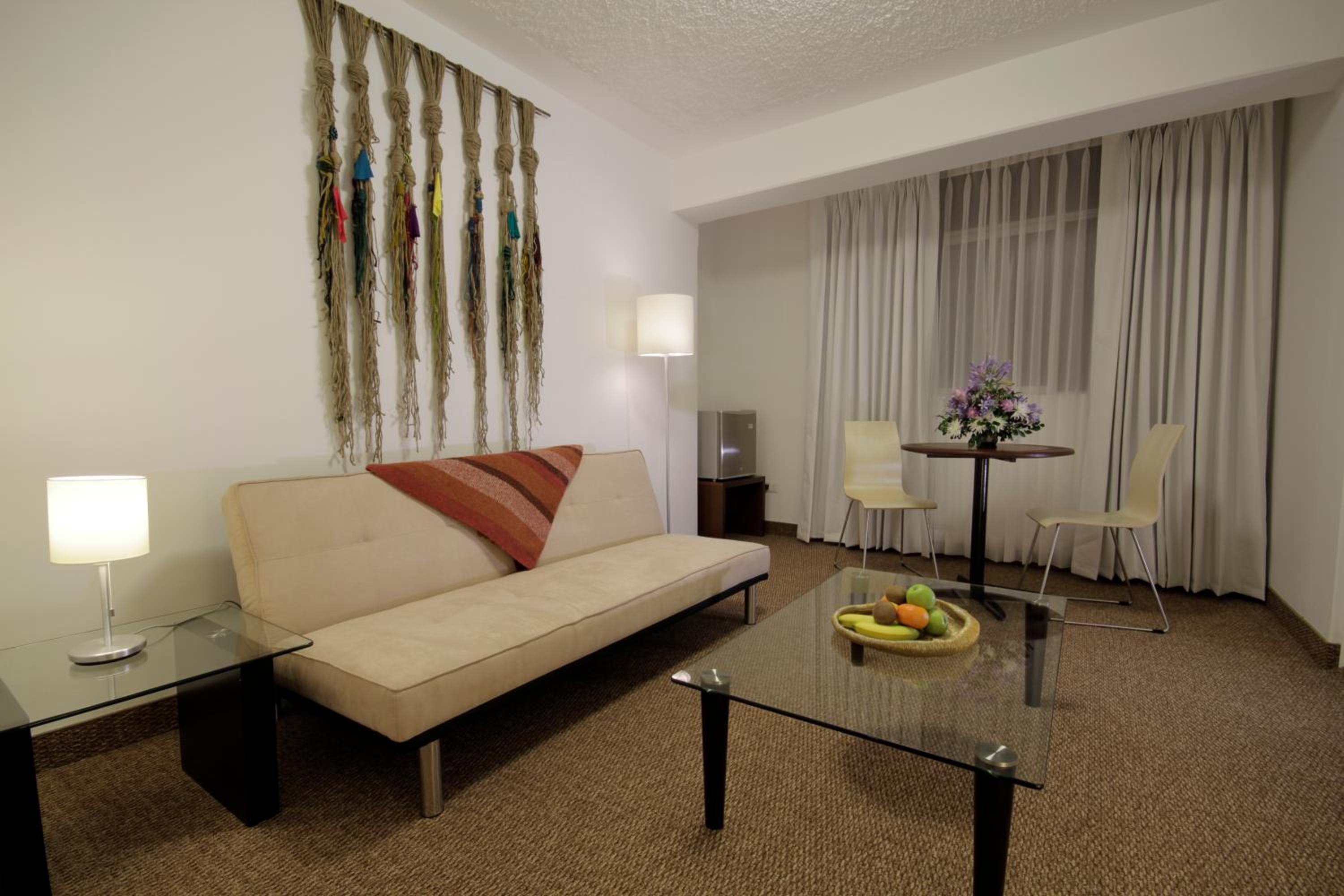 Suite - Photo 2