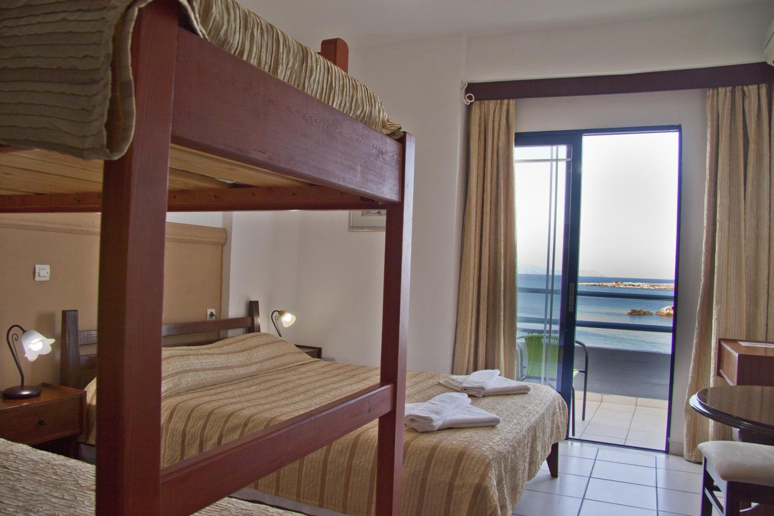 Triple Room with Sea View and Balcony photo 3