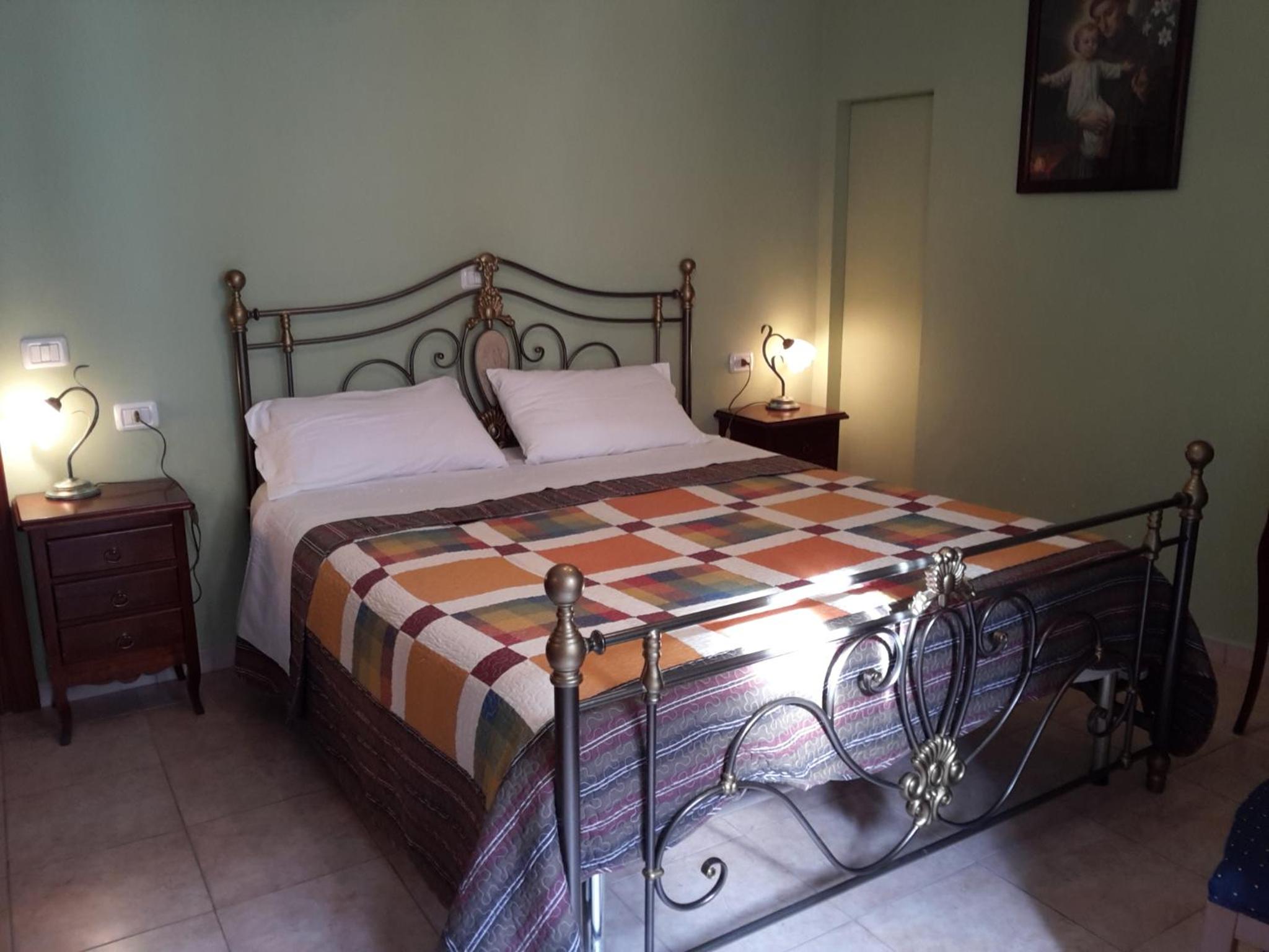 Double Room with Private External Bathroom - Photo 9