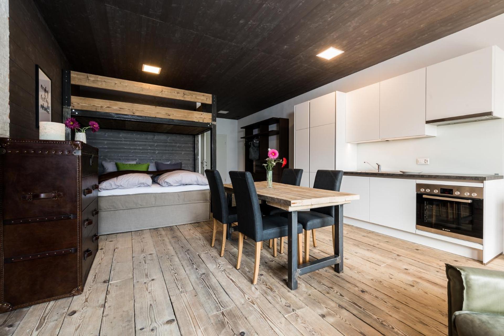 Apartment with Mountain View - Photo 1