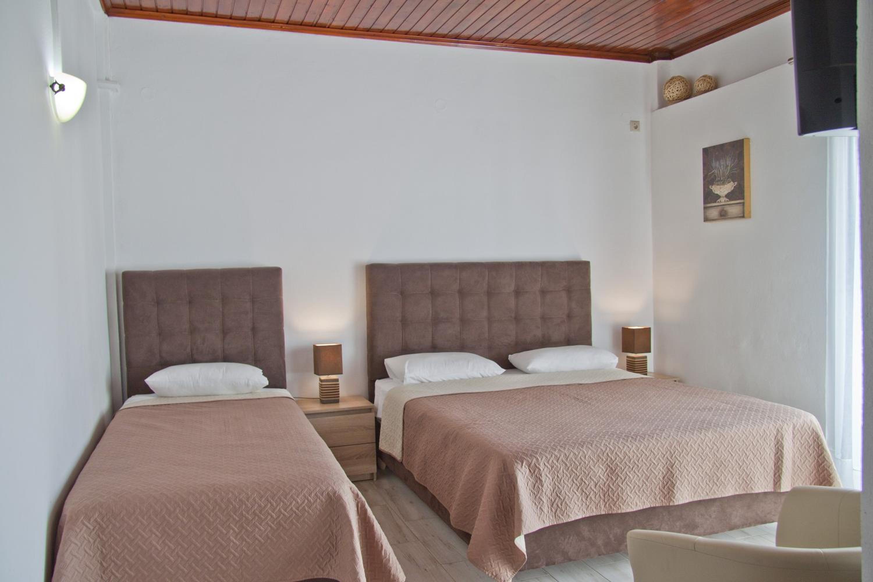 Superior Triple Room photo 3