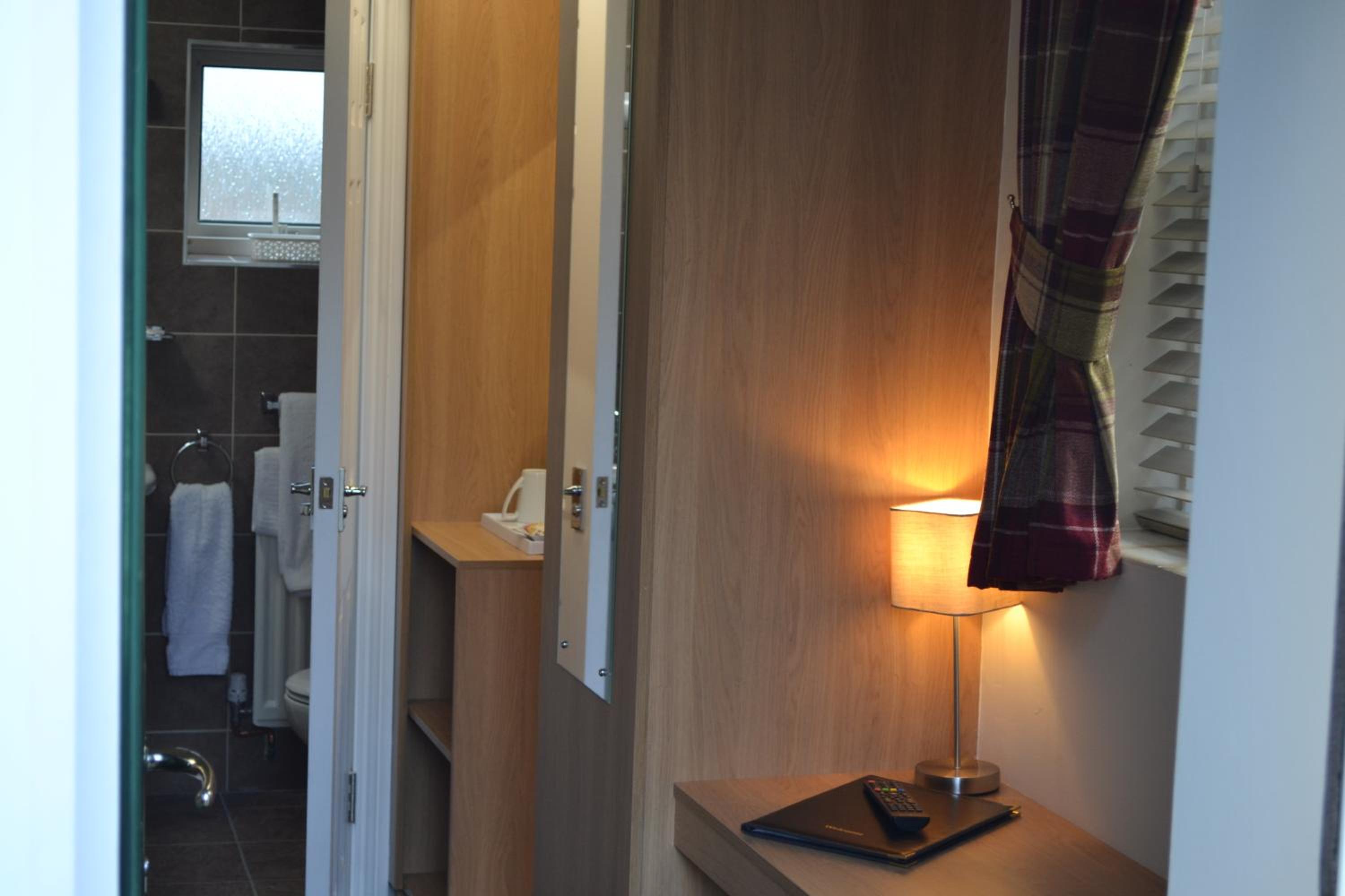 Twin Room with Bathroom photo 2