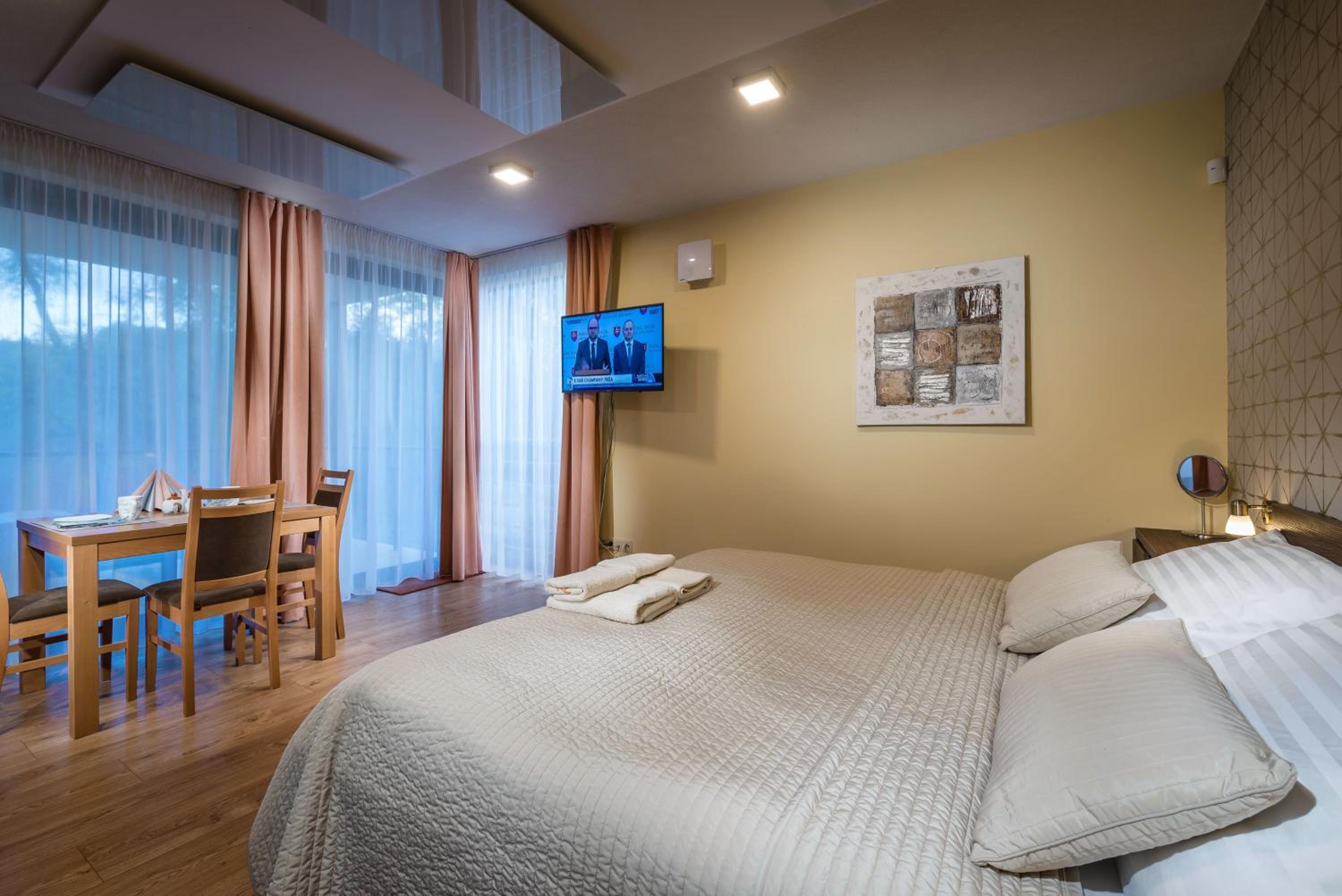 Studio Apartment - Photo 18