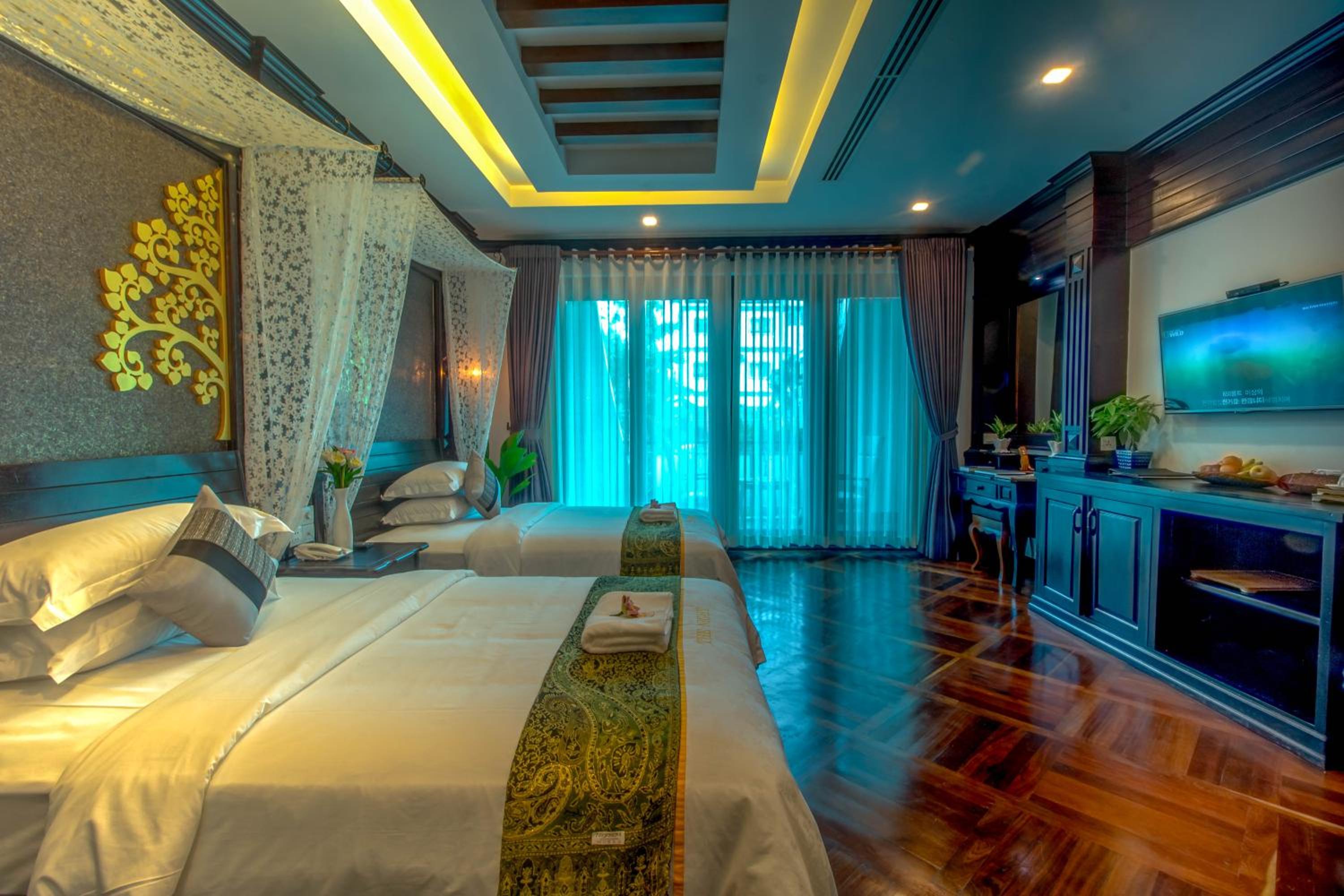 Deluxe Twin with Balcony Pool View photo 2