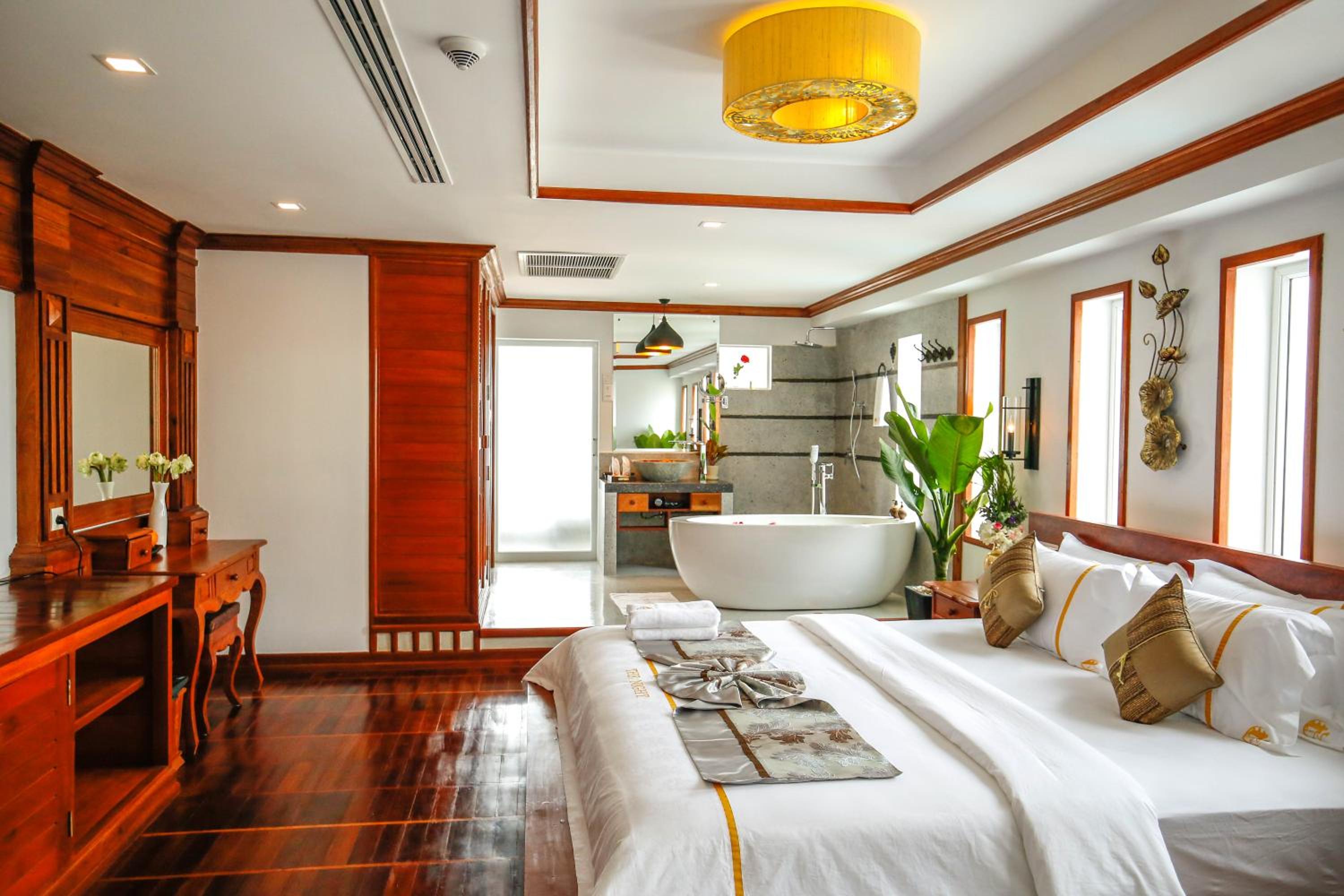 Junior Suite with Balcony Pool View photo 1
