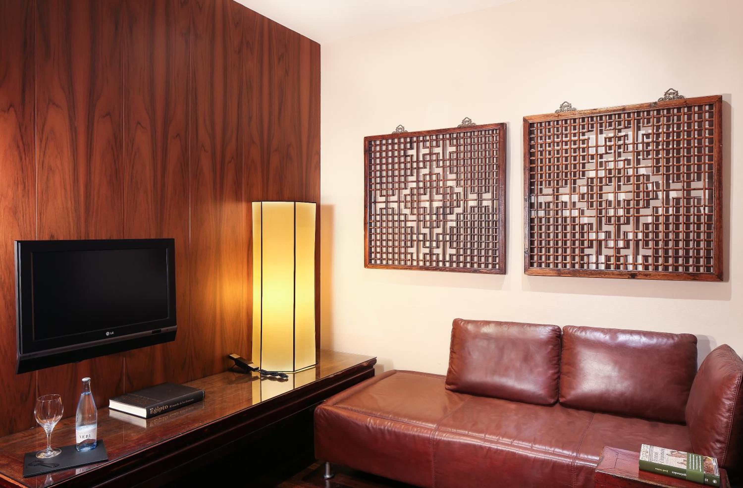 Deluxe Double Room thumbnail 5
