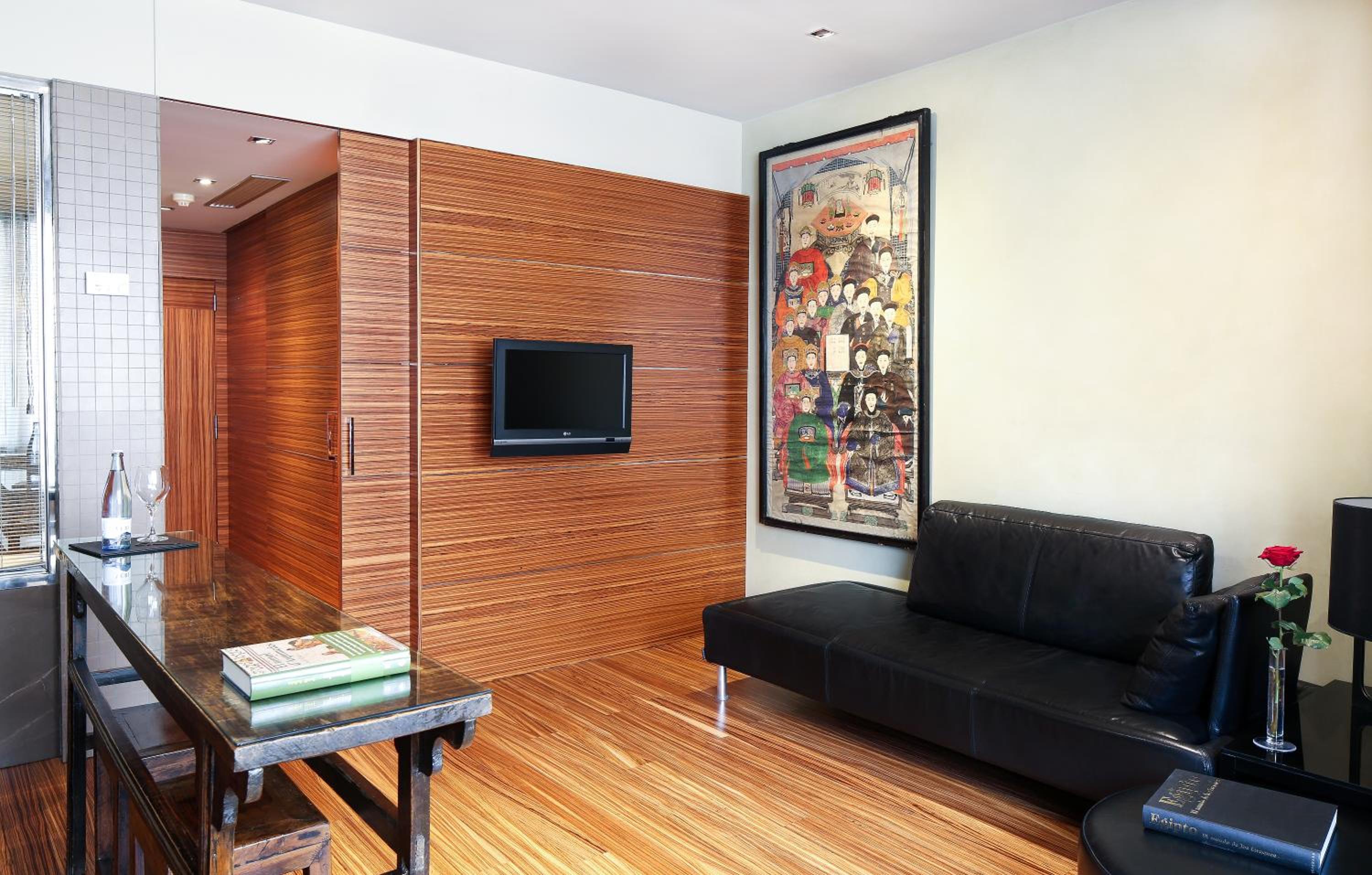 Deluxe Double Room thumbnail 6